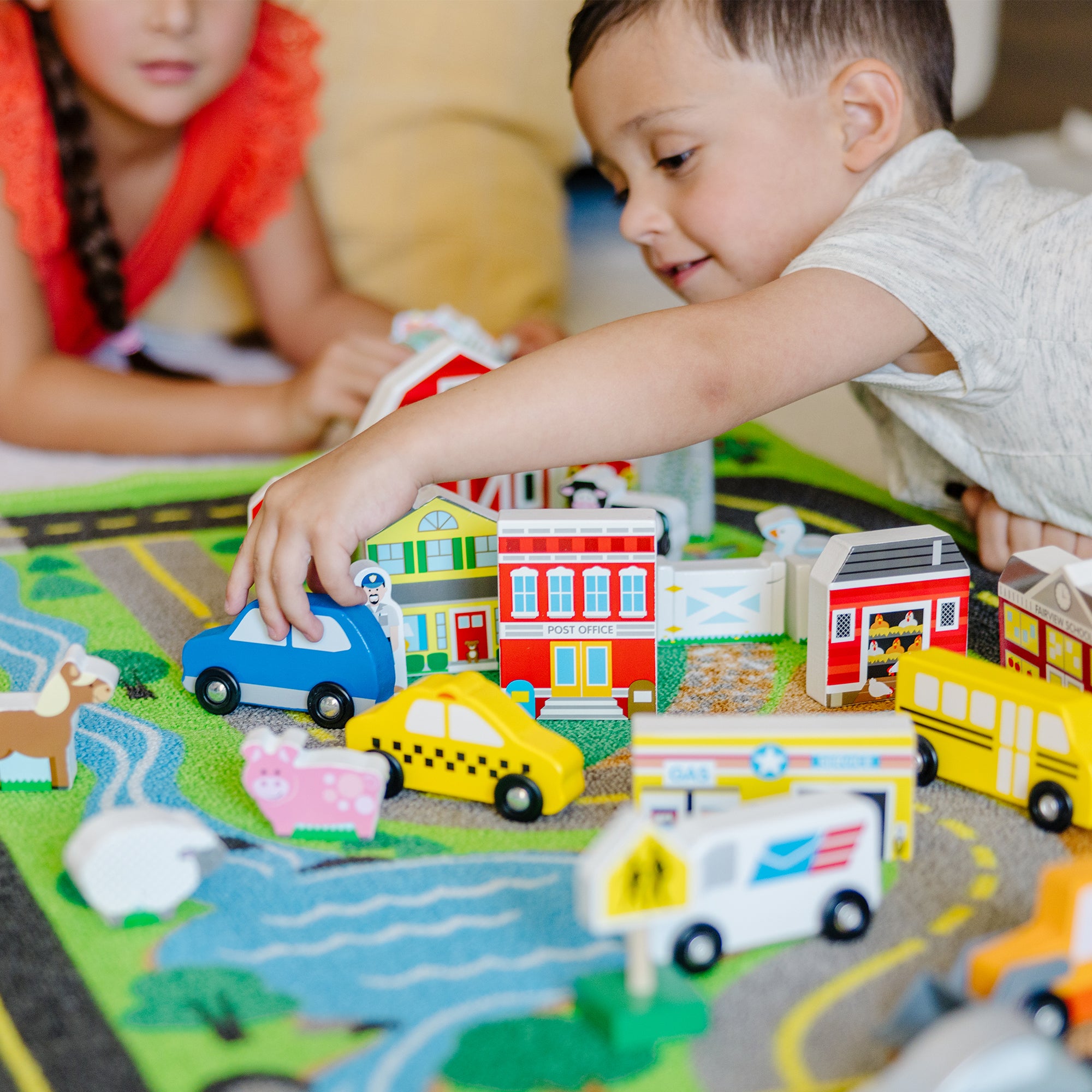 Melissa & Doug Deluxe Road Rug Play Set - Image 10