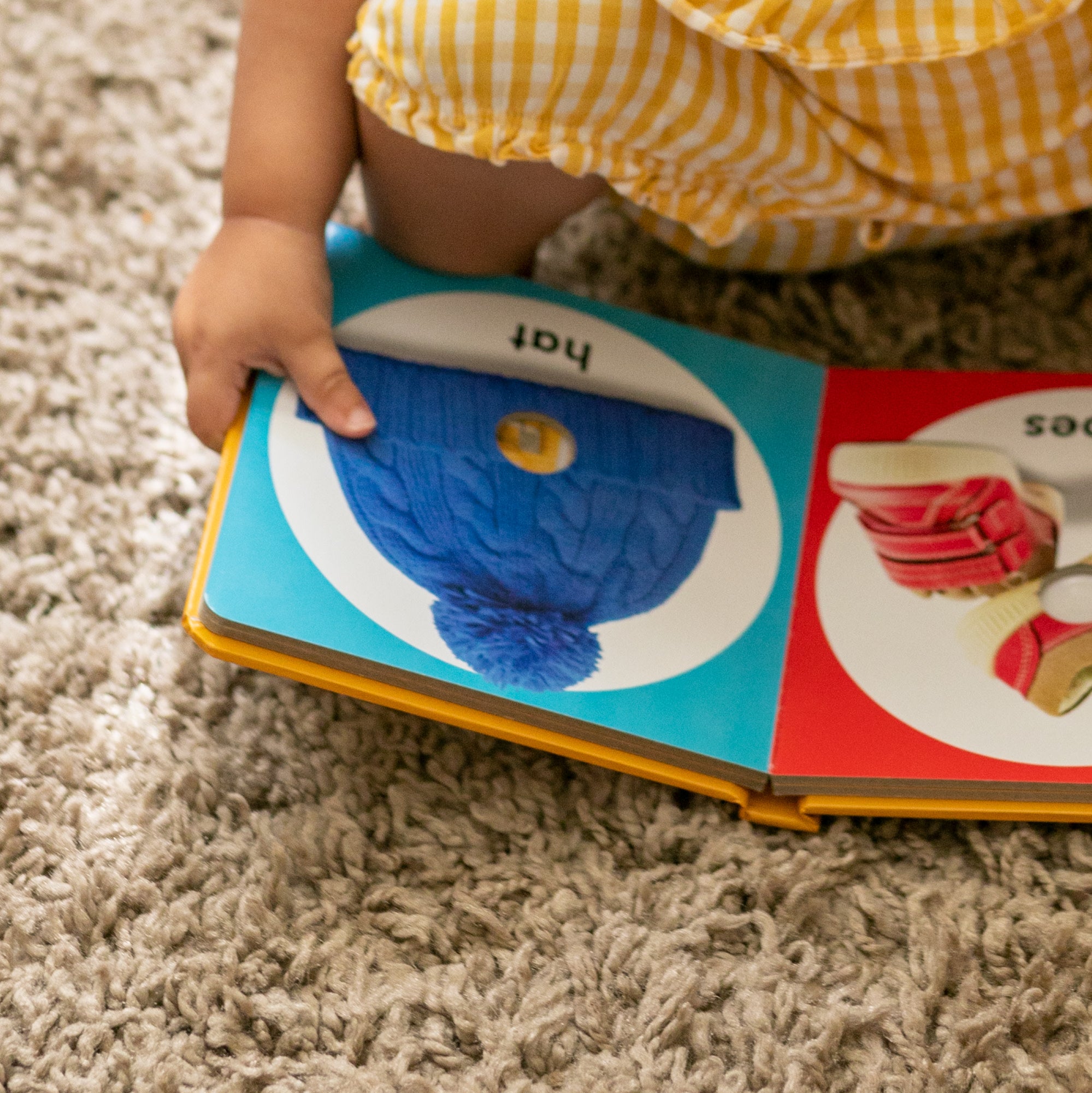Melissa & Doug Poke-a-Dot: First Colors Board Book - Image 5