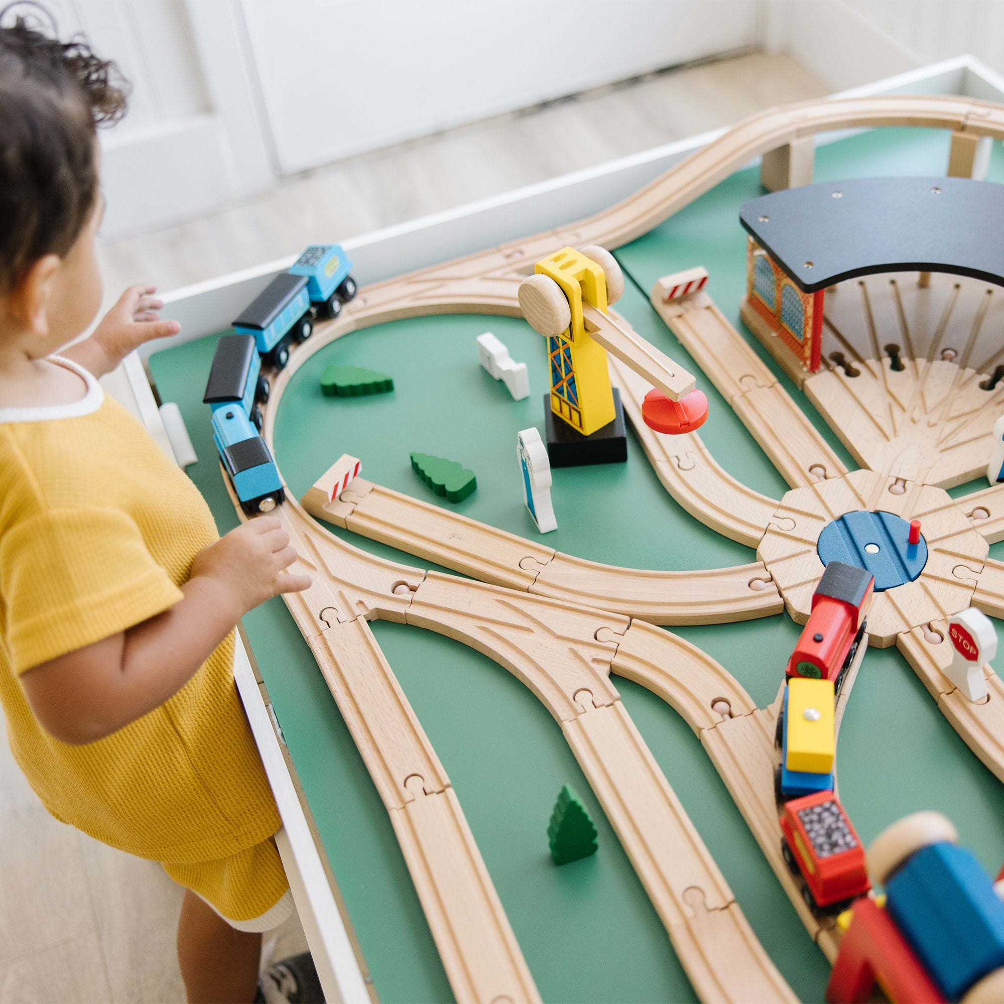 Melissa & Doug Wooden Railway Set - Image 2