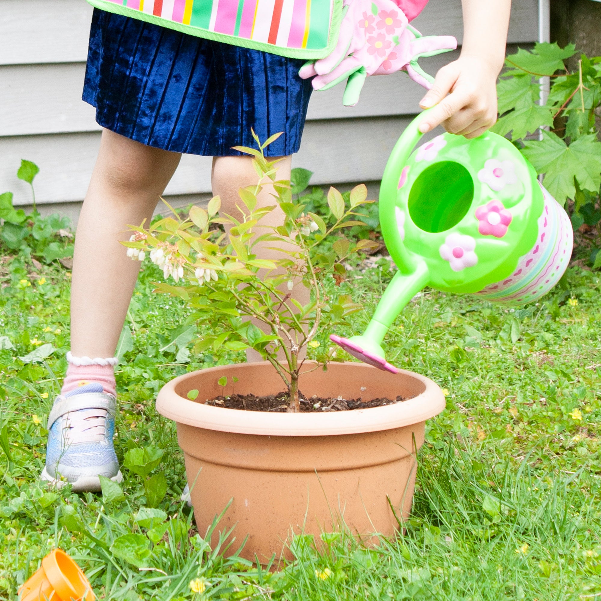 Melissa & Doug Pretty Petals Watering Can - Image 6