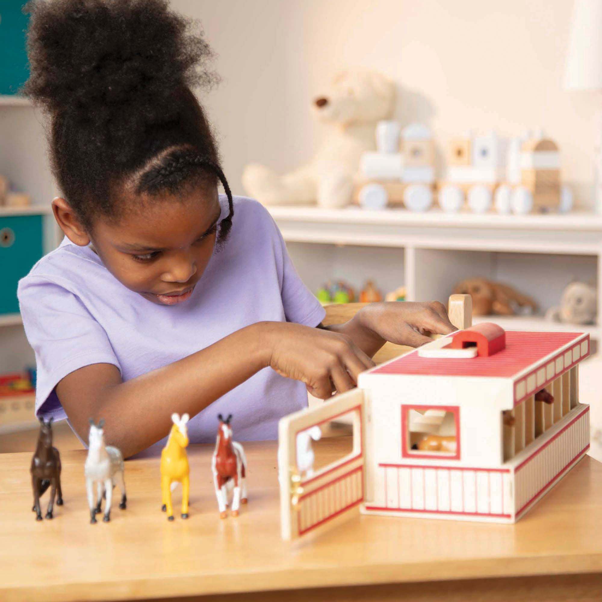 Melissa & Doug Take-Along Show-Horse Stable - Image 6