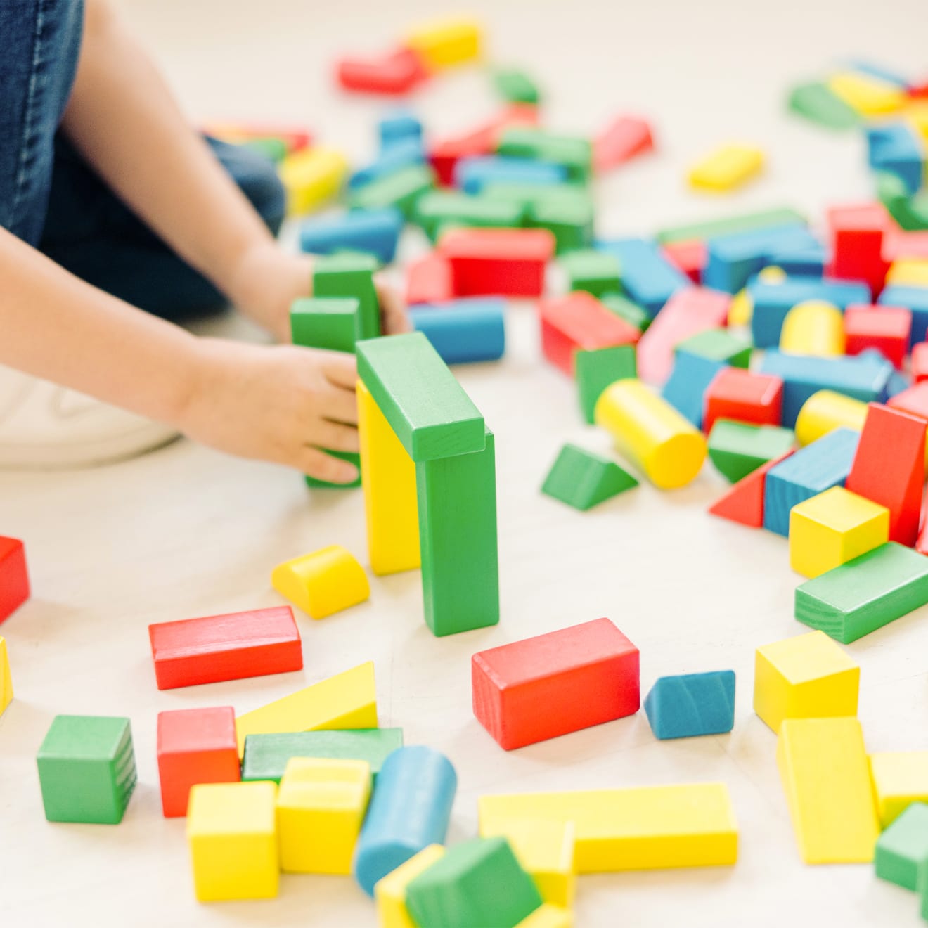 Melissa & Doug 200 Piece Wood Blocks Set - Image 6