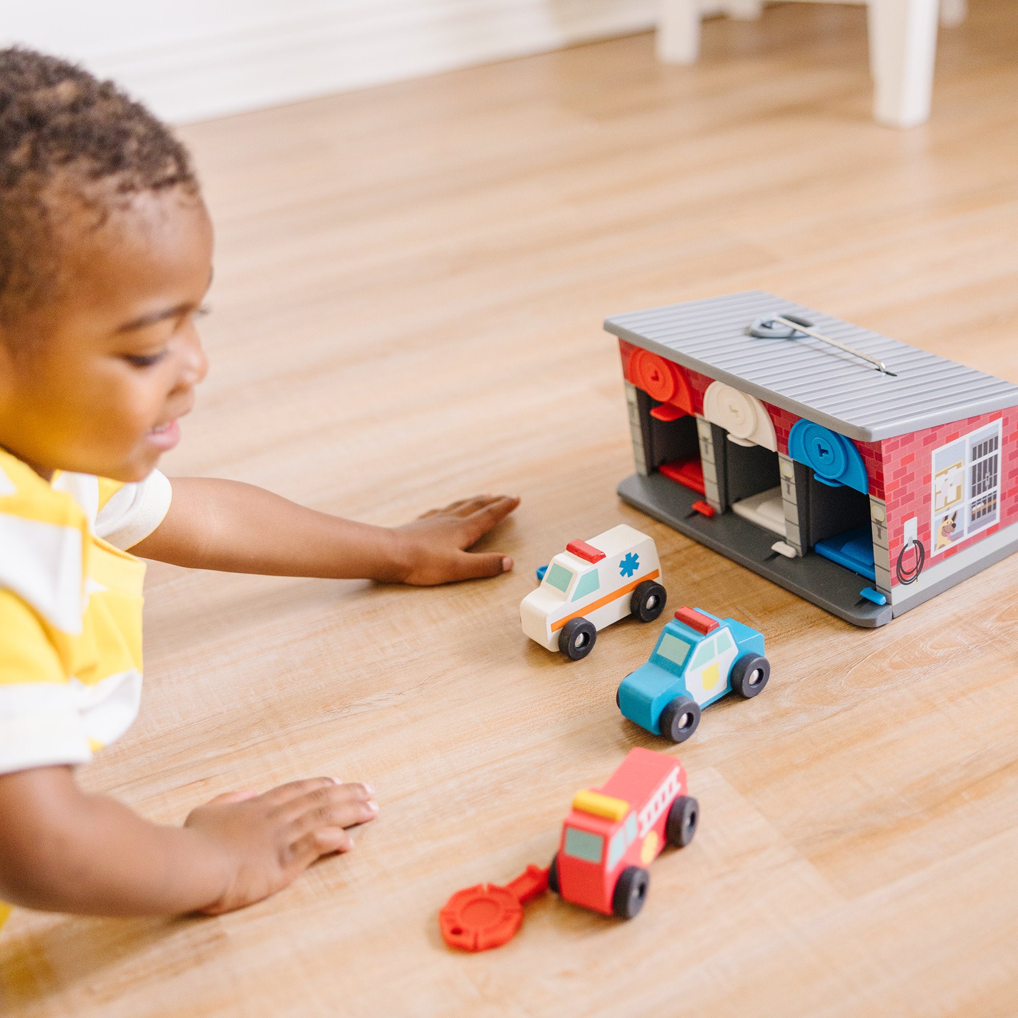Melissa & Doug Keys & Cars Rescue Garage - Image 2