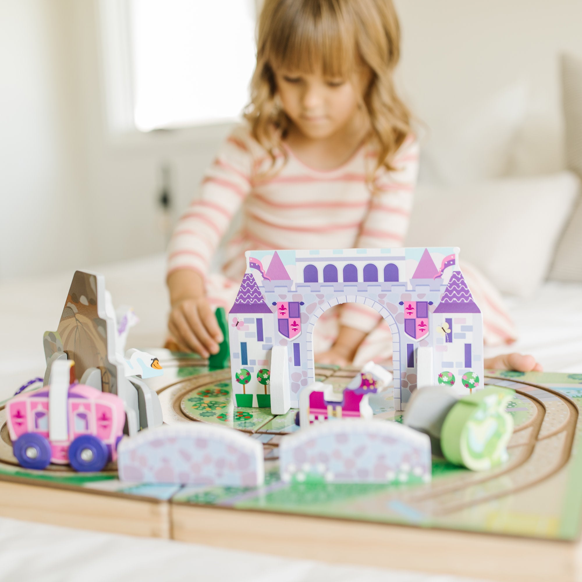 Melissa & Doug Take-Along Kingdom - Image 4