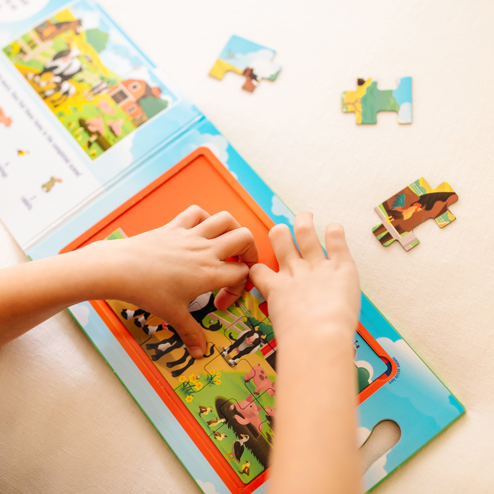 Melissa & Doug Take-Along Magnetic Jigsaw Puzzles ?C On the Farm - Image 10