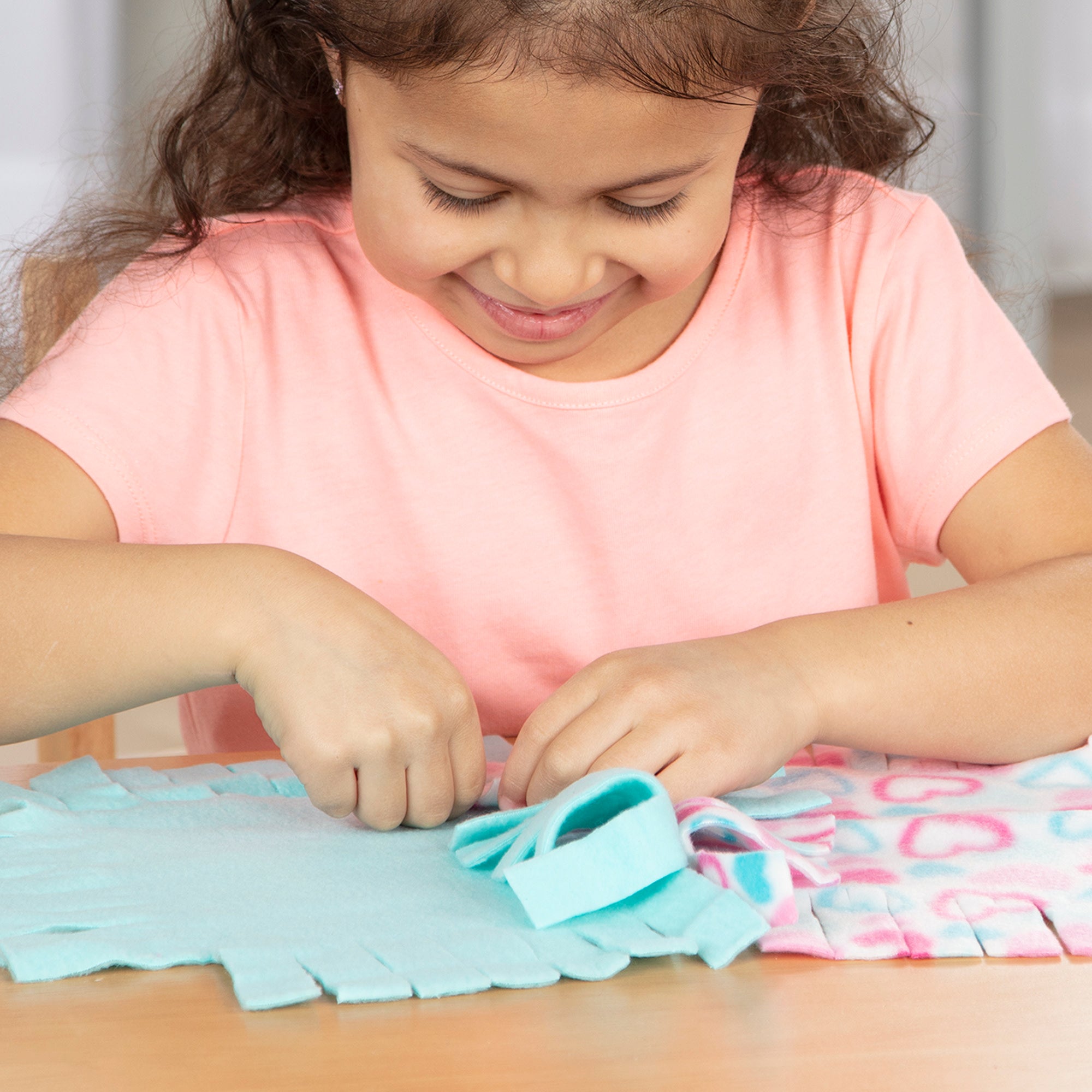 Melissa & Doug Created by Me!? Heart Fleece Blanket No-Sew Craft Kit - Image 7