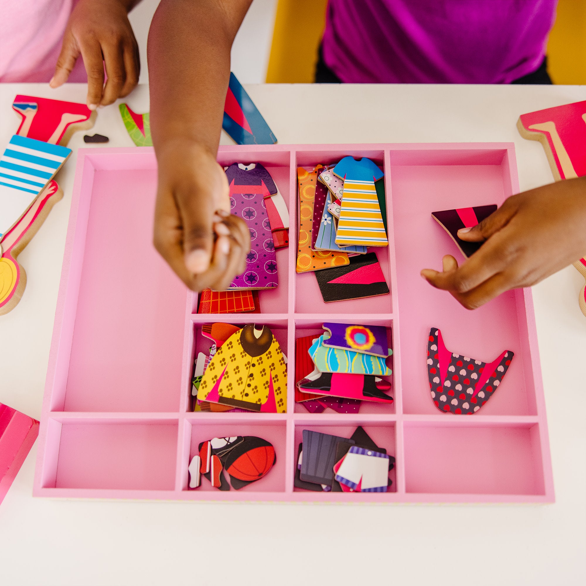 Melissa & Doug Abby & Emma Magnetic Pretend Play - Image 7