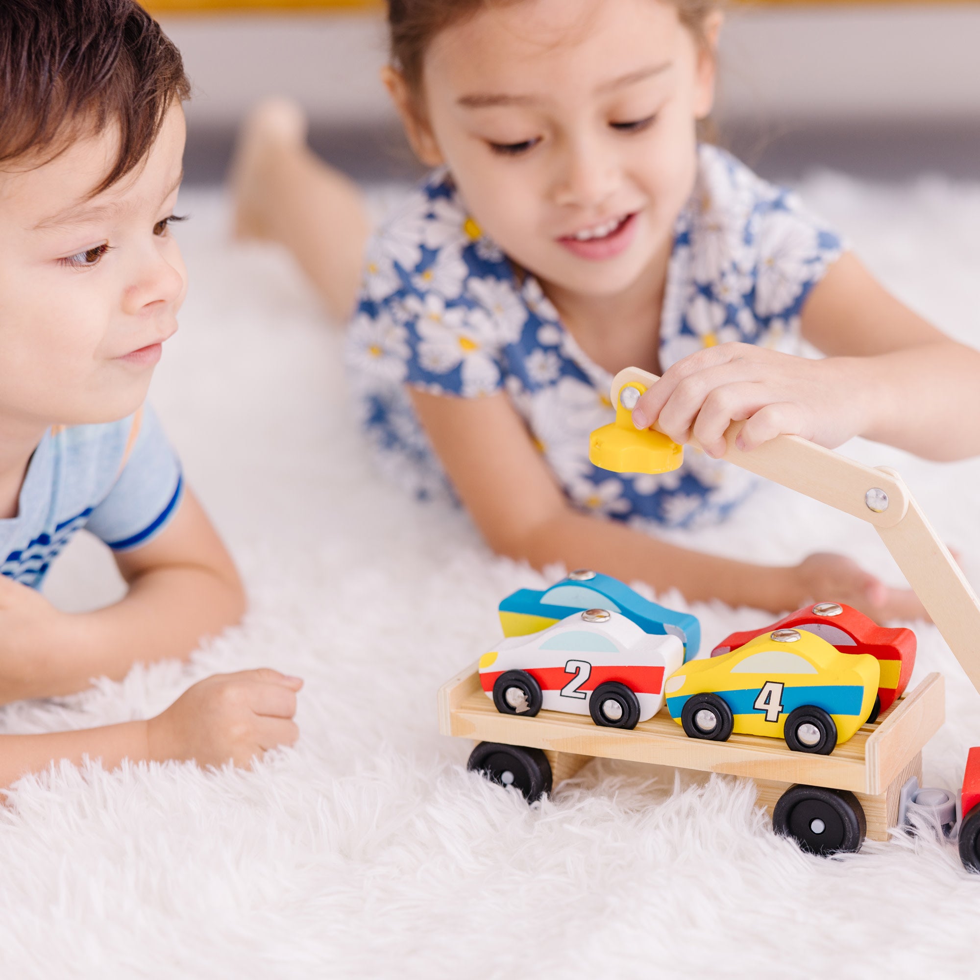 Melissa & Doug Magnetic Car Loader - Image 6