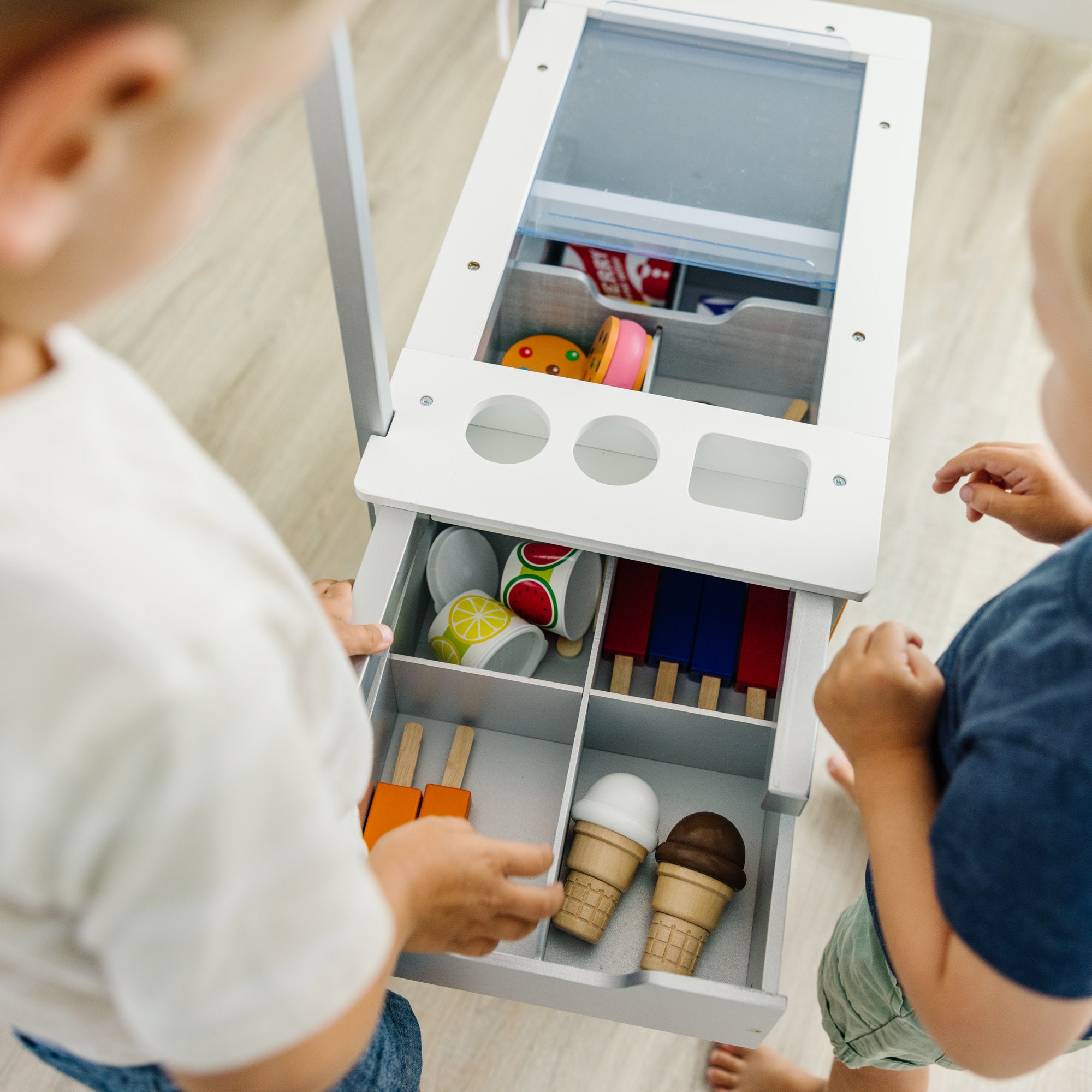 Melissa & Doug Snacks & Sweets Food Cart - Image 8