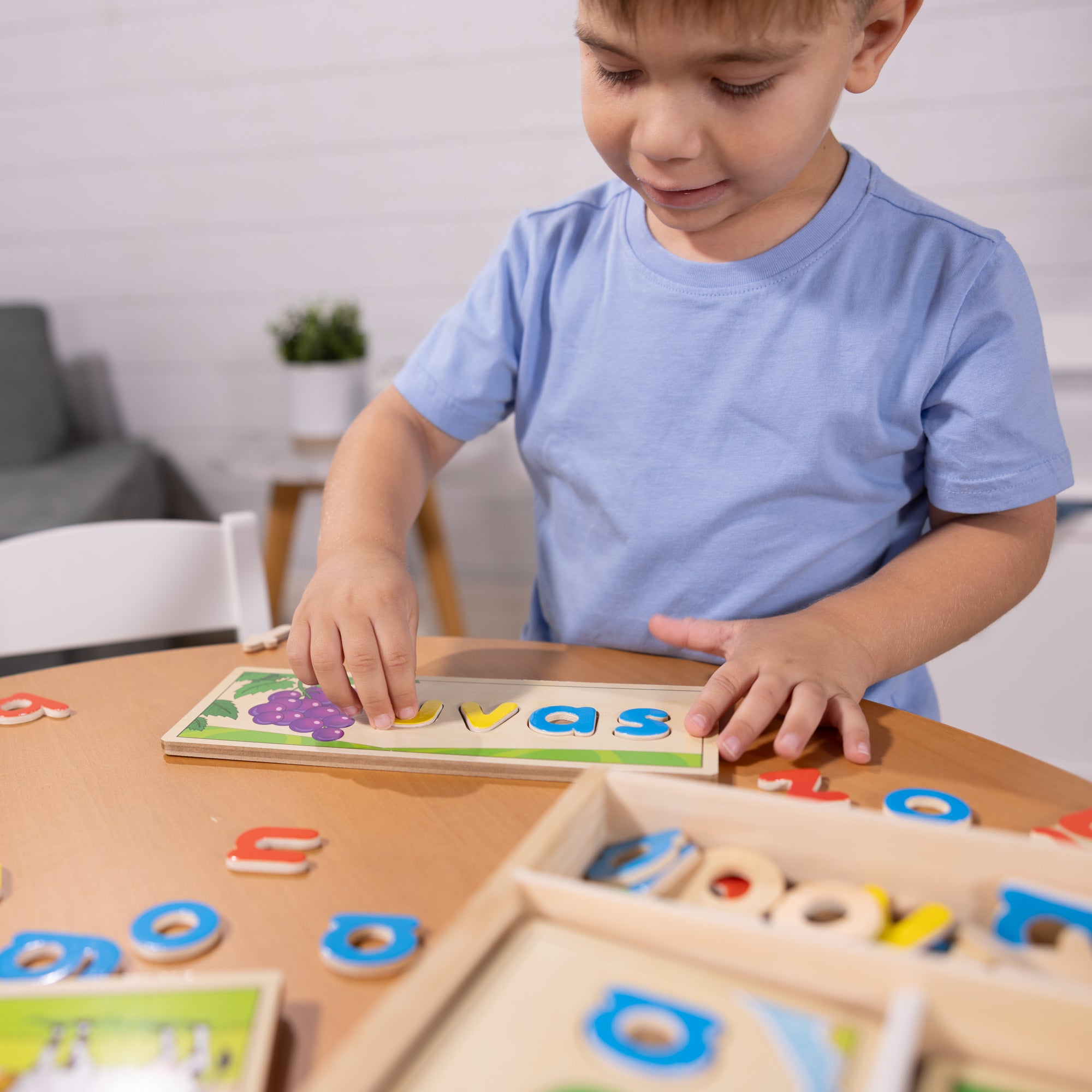 Melissa & Doug Spanish See & Spell Learning Toy - Image 6
