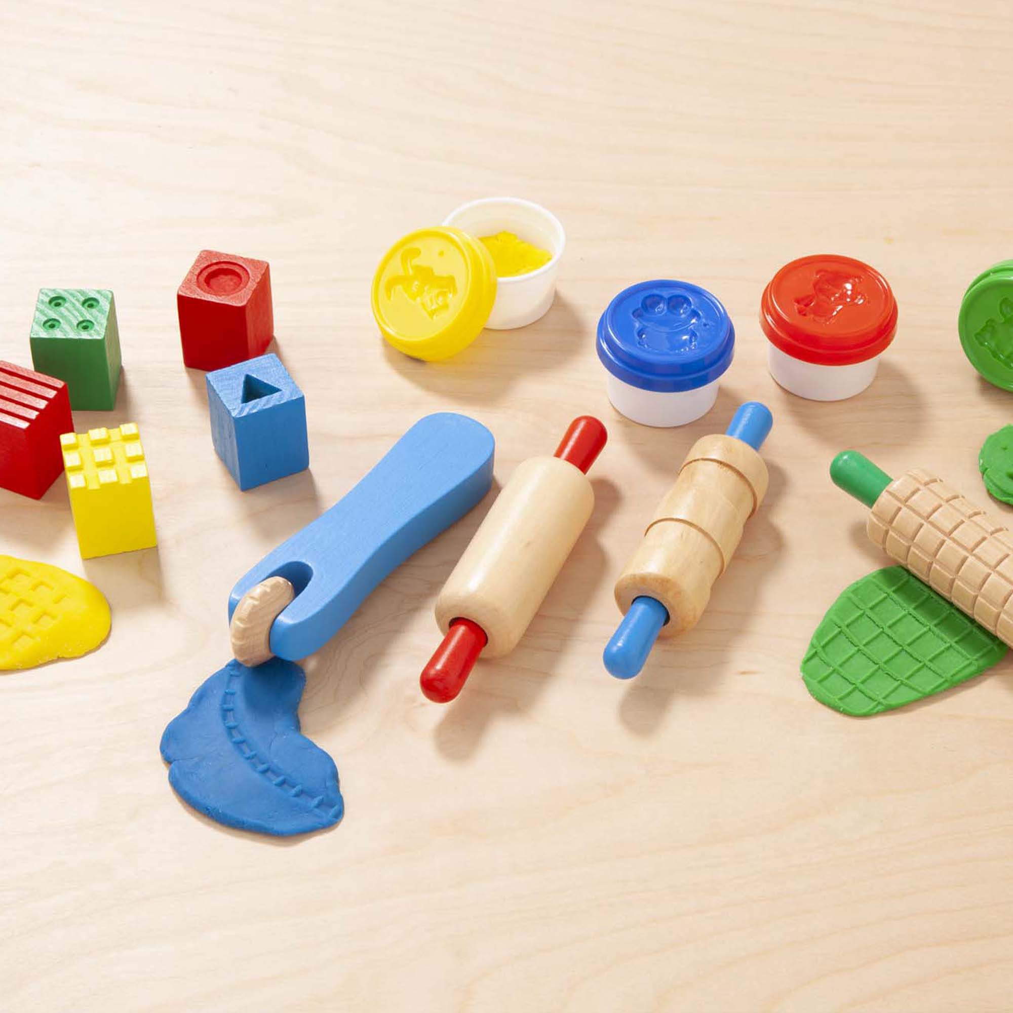 Melissa & Doug Created by Me! Shape, Model & Mold Modeling Dough Craft Kit - Image 9