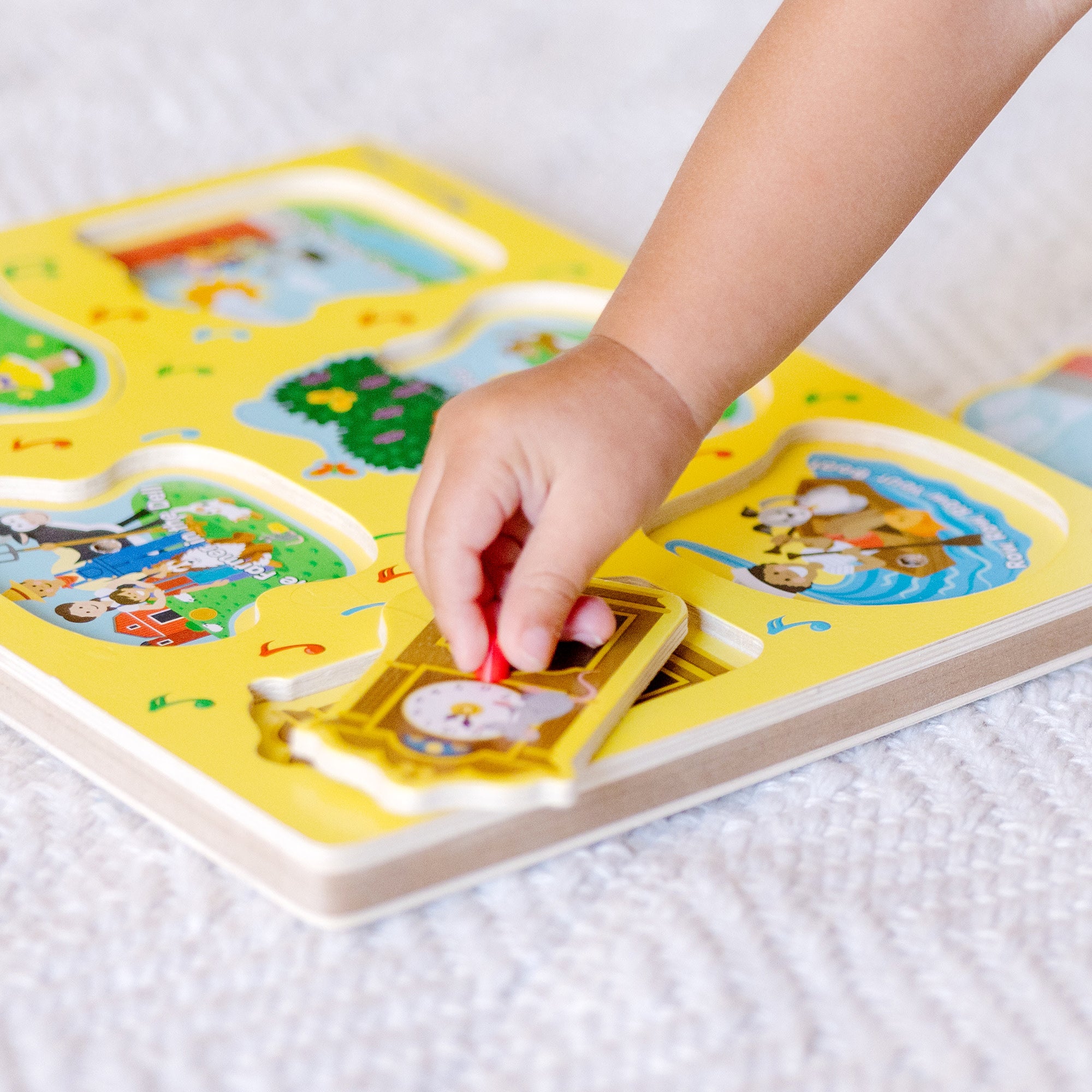 Melissa & Doug Nursery Rhymes 1 Sound Puzzle - 6 PIeces - Image 4