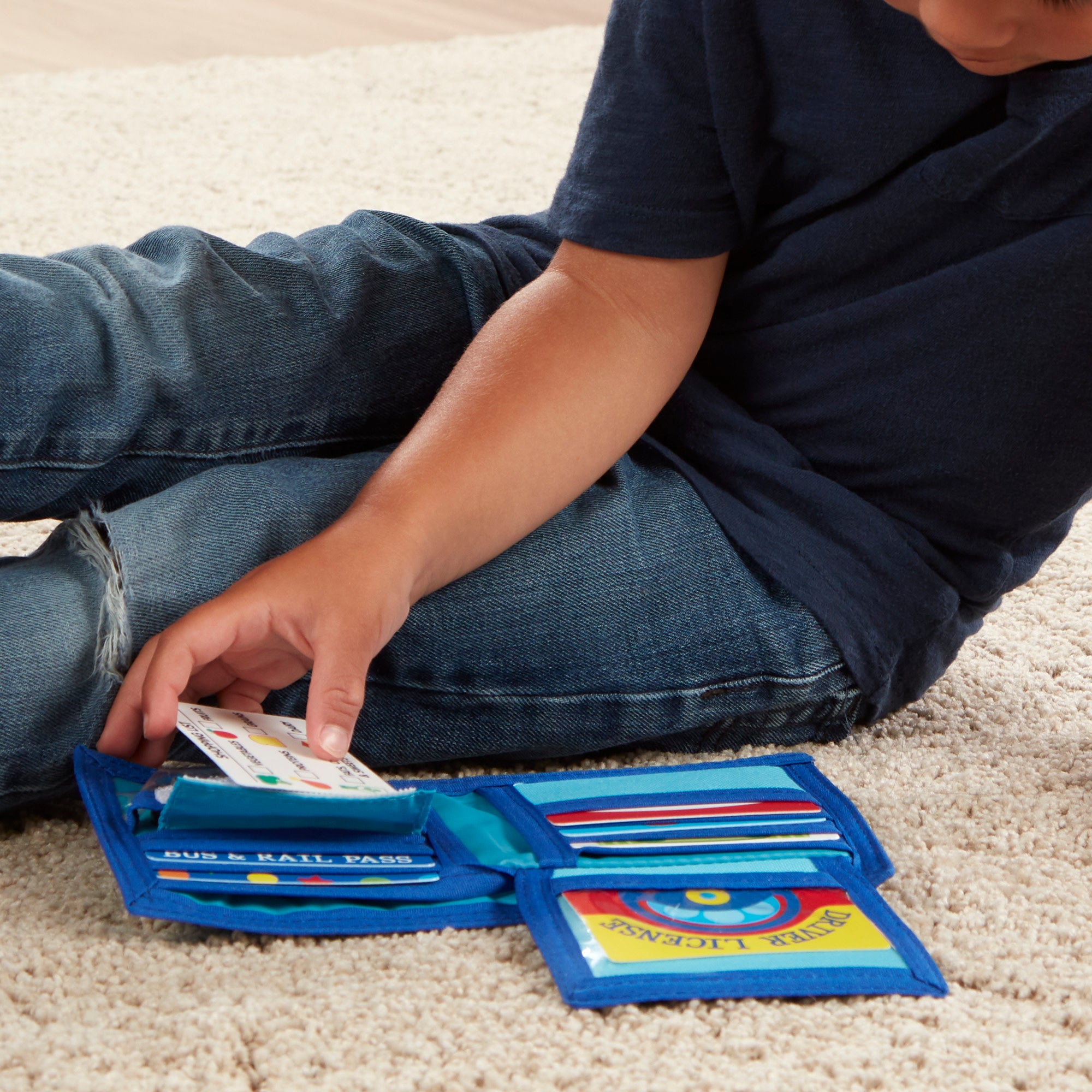 Melissa & Doug Pretend-to-Spend Wallet - Image 7