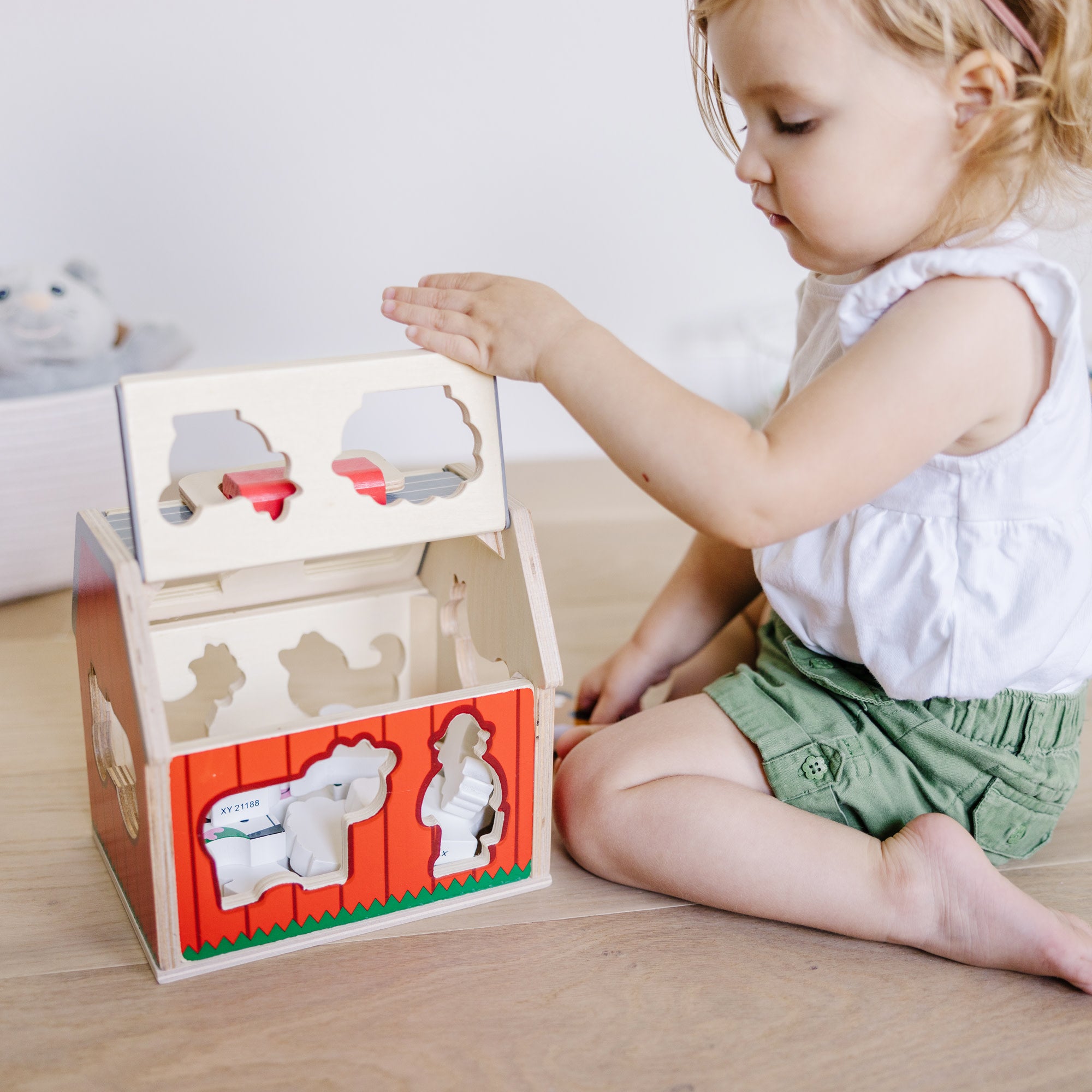 Melissa & Doug Take-Along Sorting Barn (Copy) - Image 7