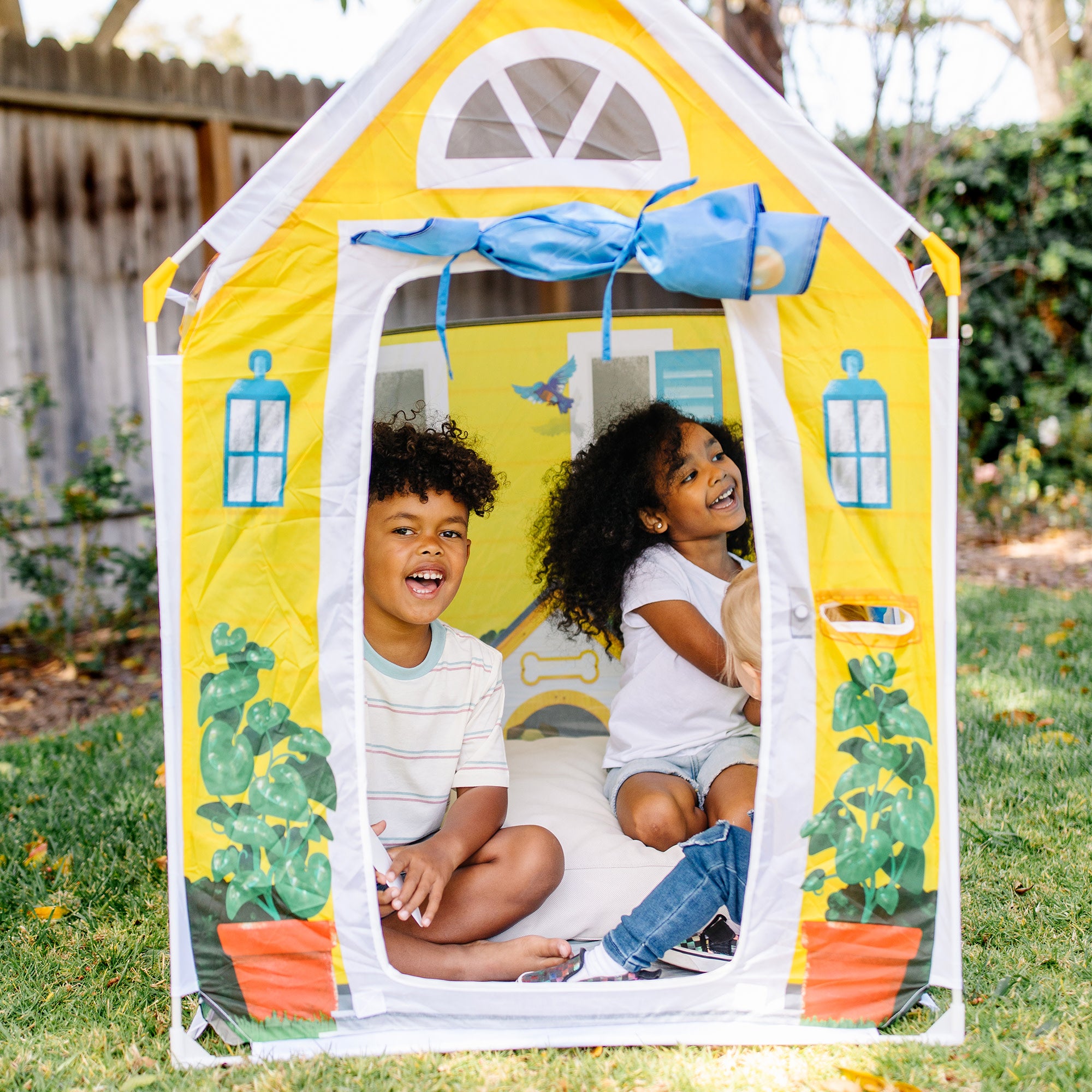 Melissa & Doug Cozy Cottage Play Tent - Image 5