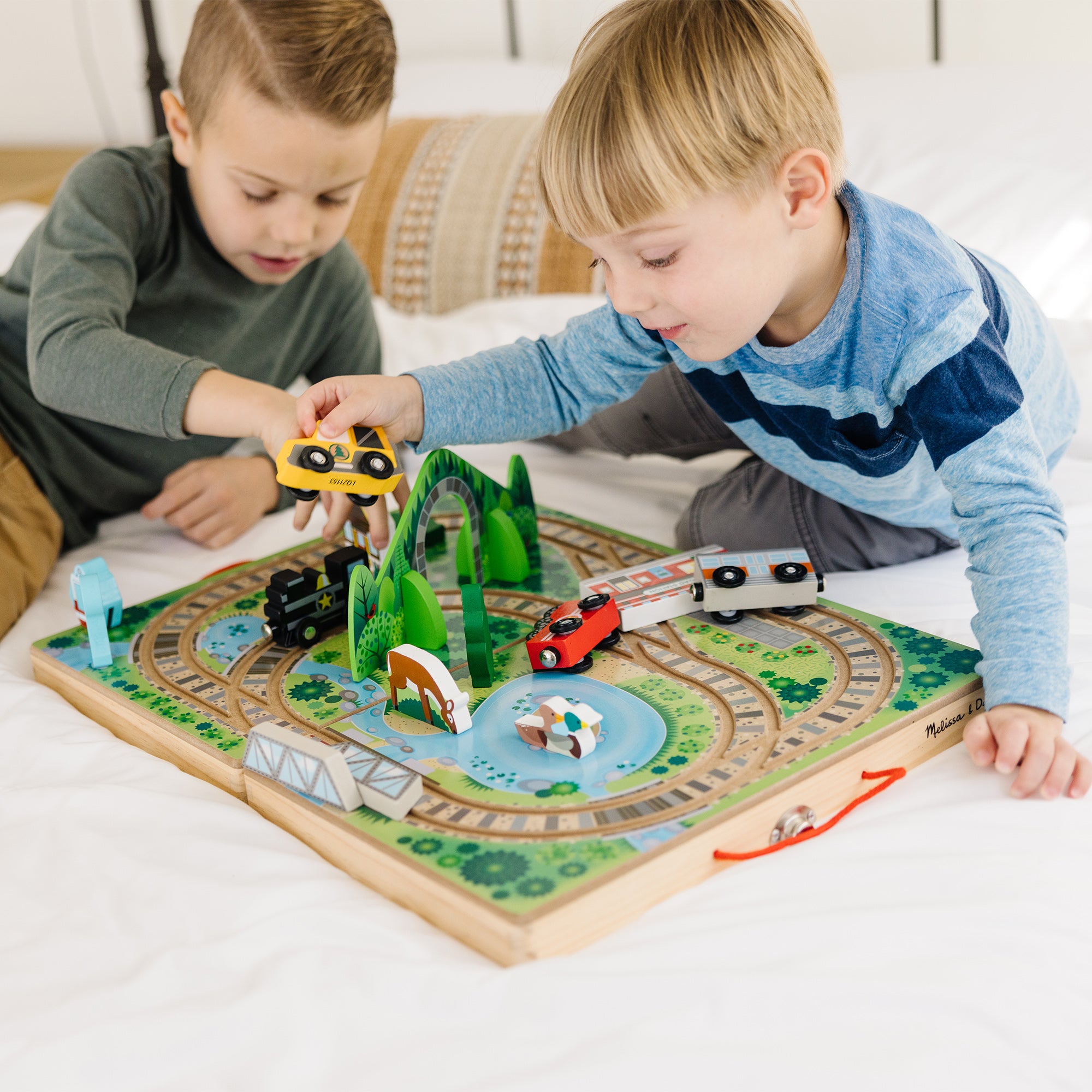 Melissa & Doug Take-Along Railroad - Image 2