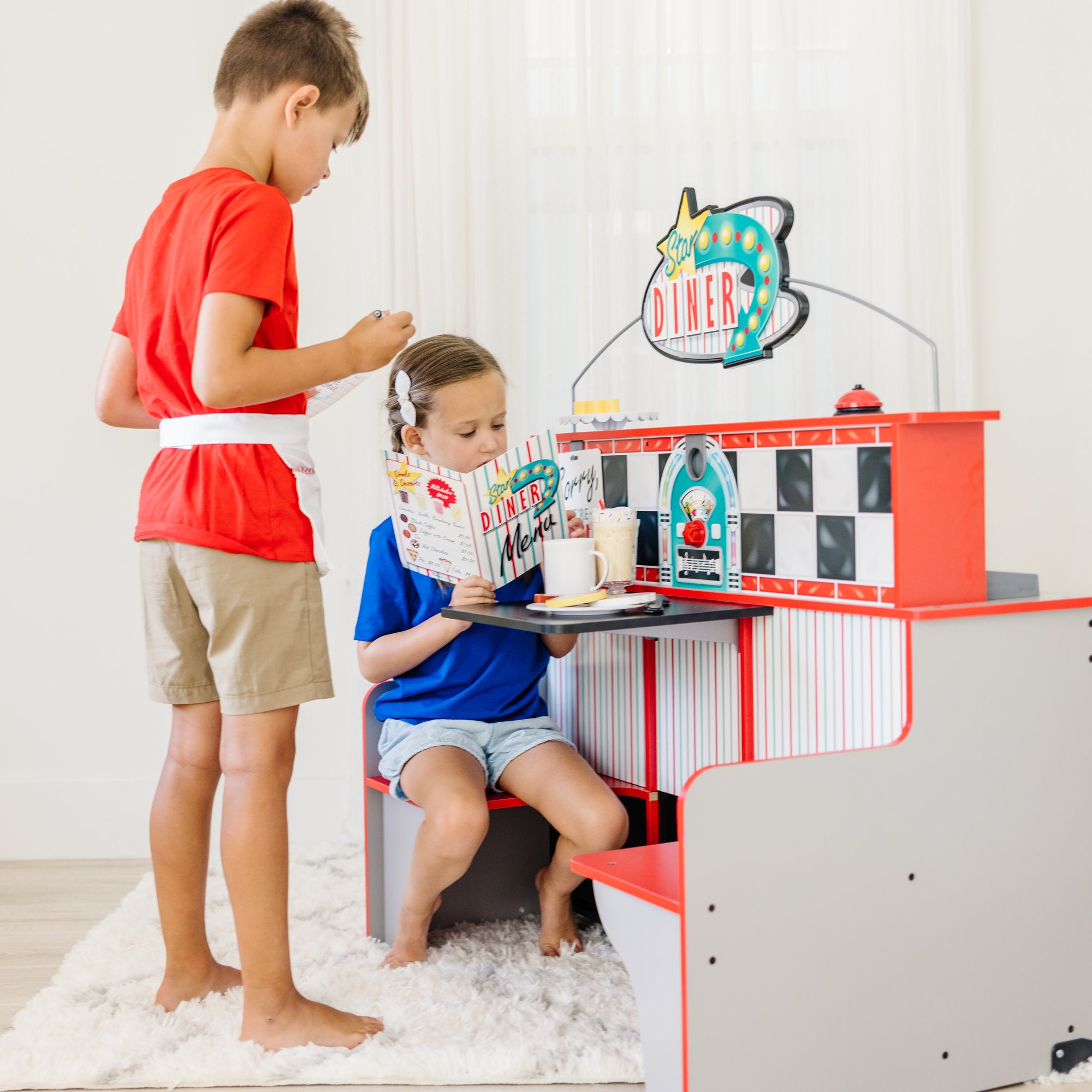 Melissa & Doug Wooden Star Diner Restaurant - Image 2