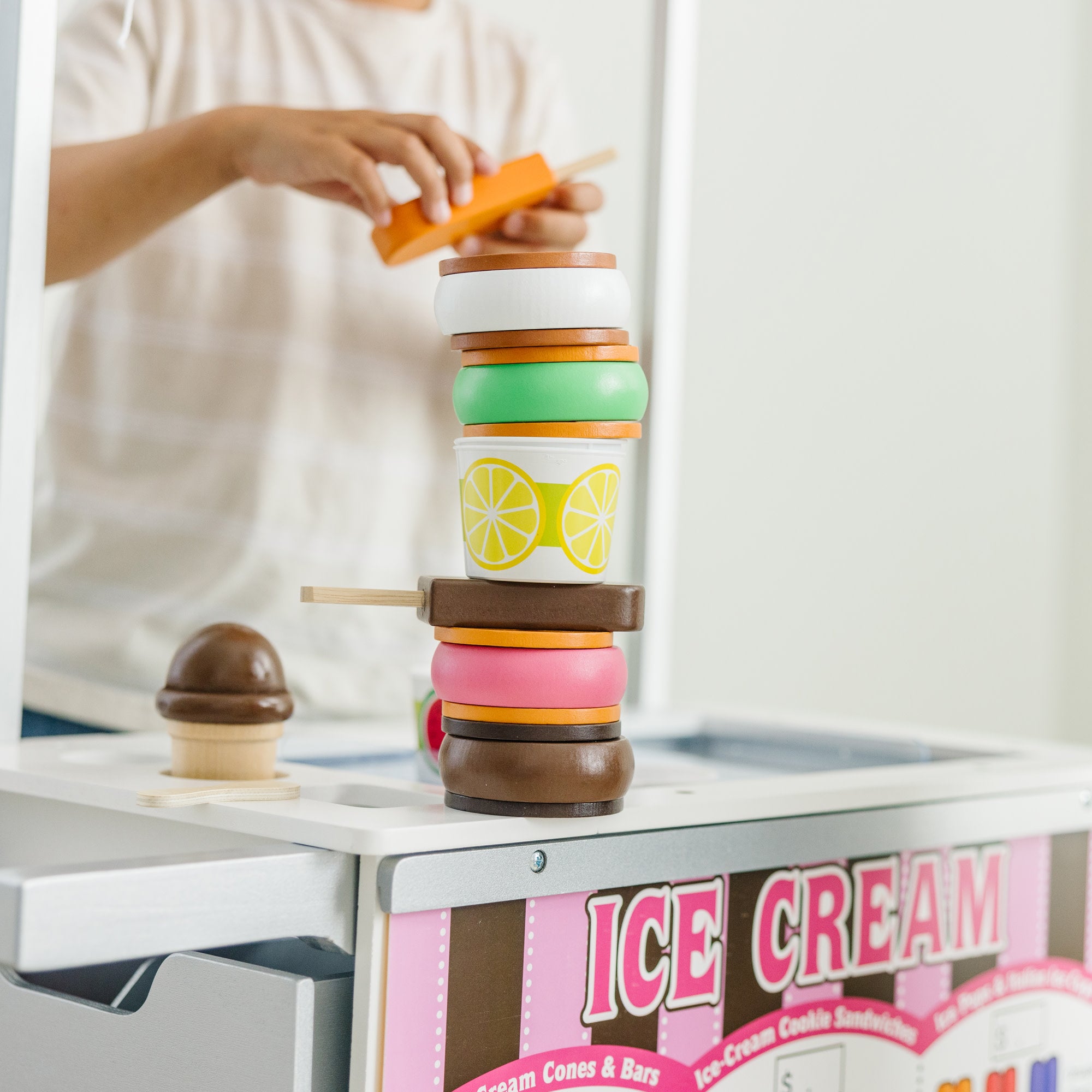 Melissa & Doug Snacks & Sweets Food Cart - Image 7