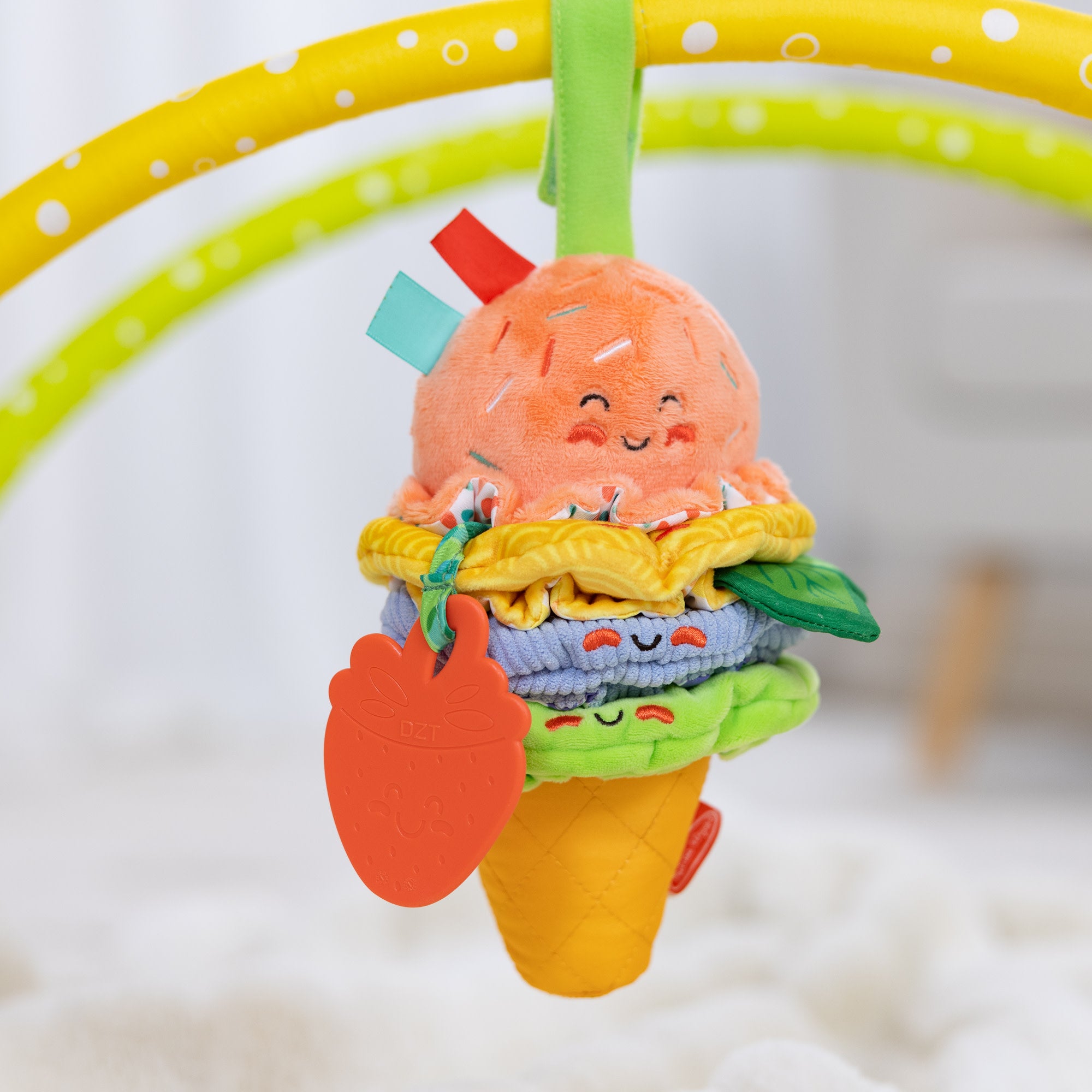 Melissa & Doug Ice Cream Take-Along Toy - Image 9