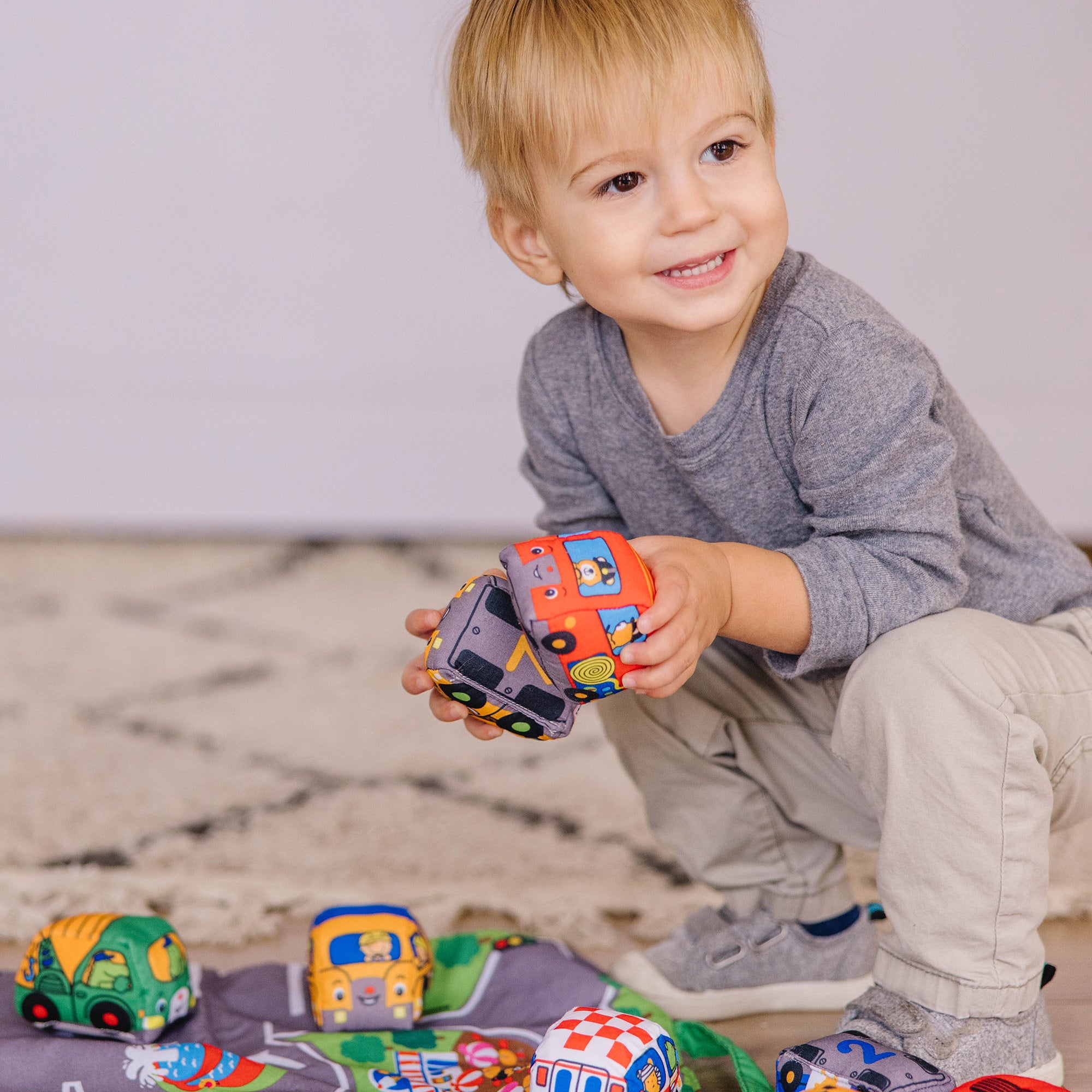 Melissa & Doug Take-Along Town Play Mat - Image 7