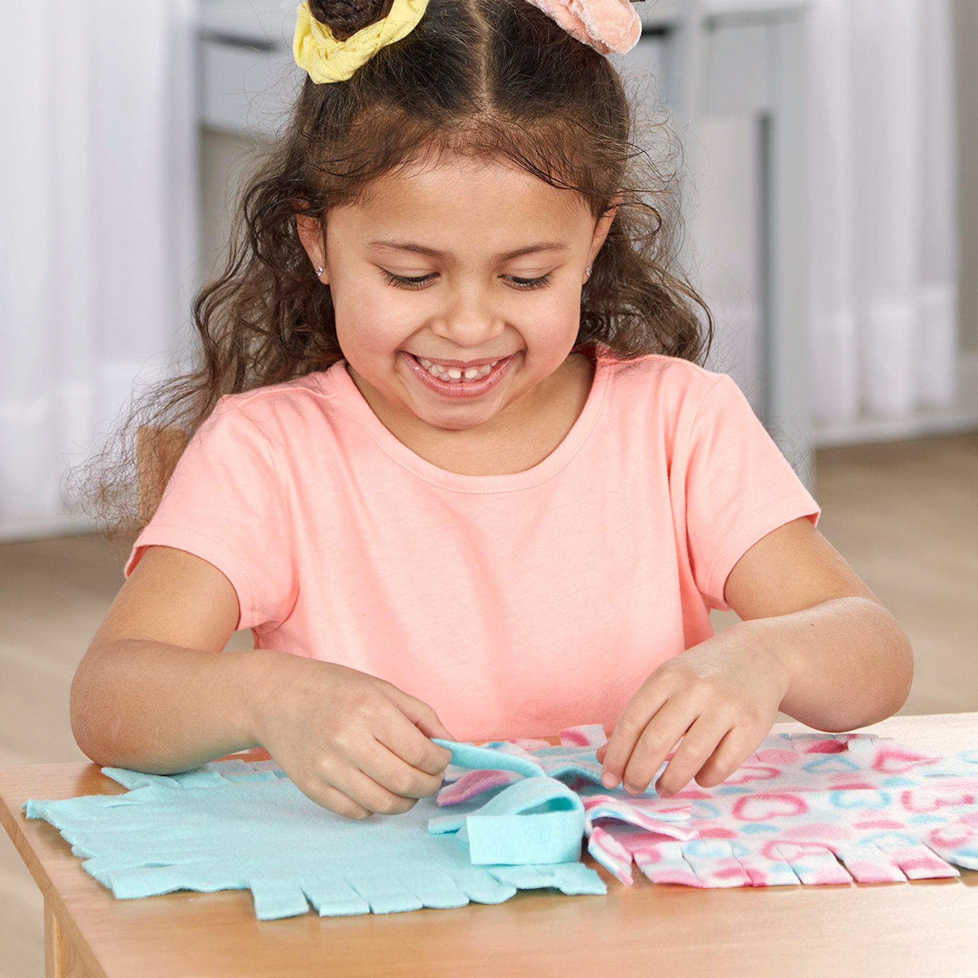 Melissa & Doug Created by Me!? Heart Fleece Blanket No-Sew Craft Kit - Image 6