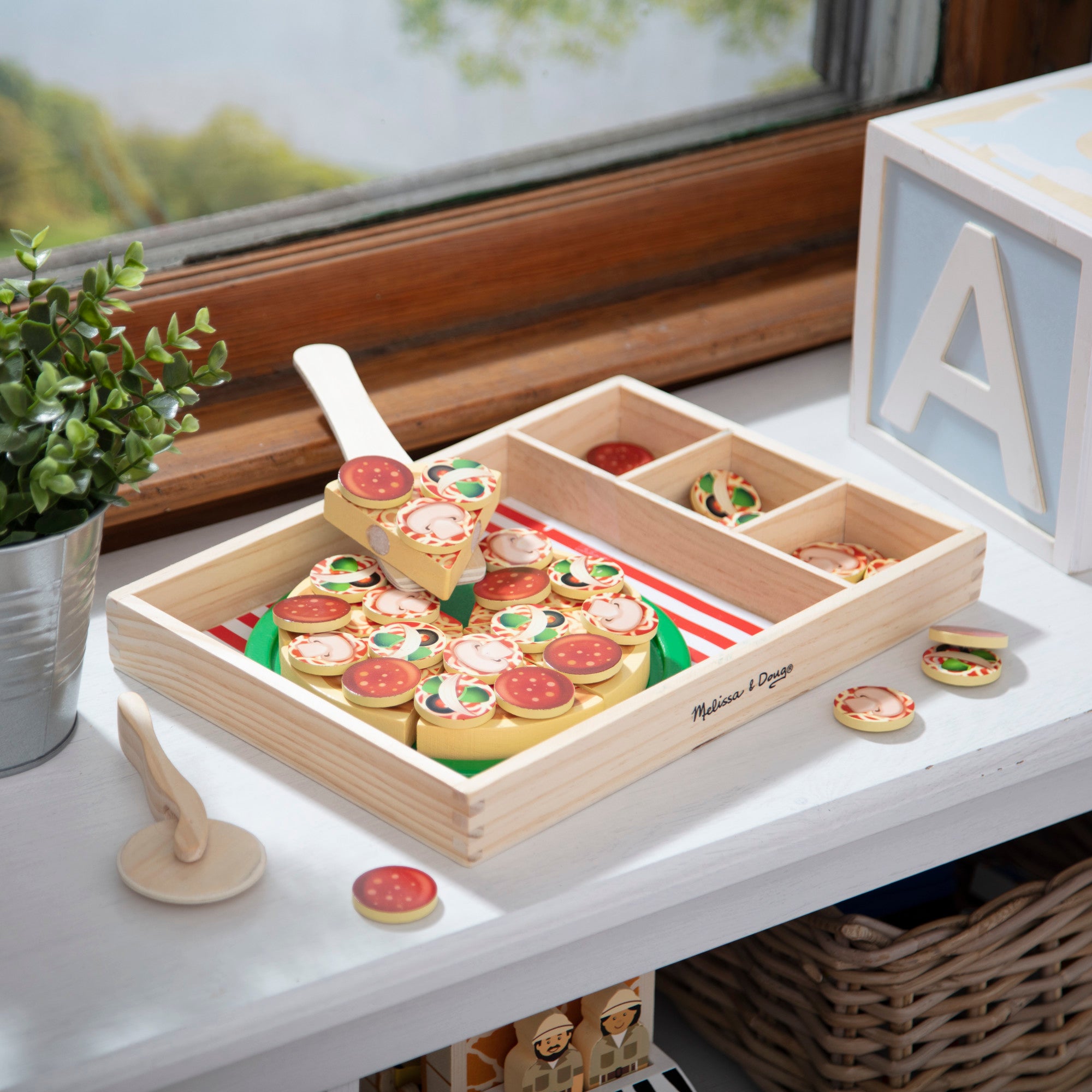 Melissa & Doug Wooden Pizza Party Play Set - Image 9