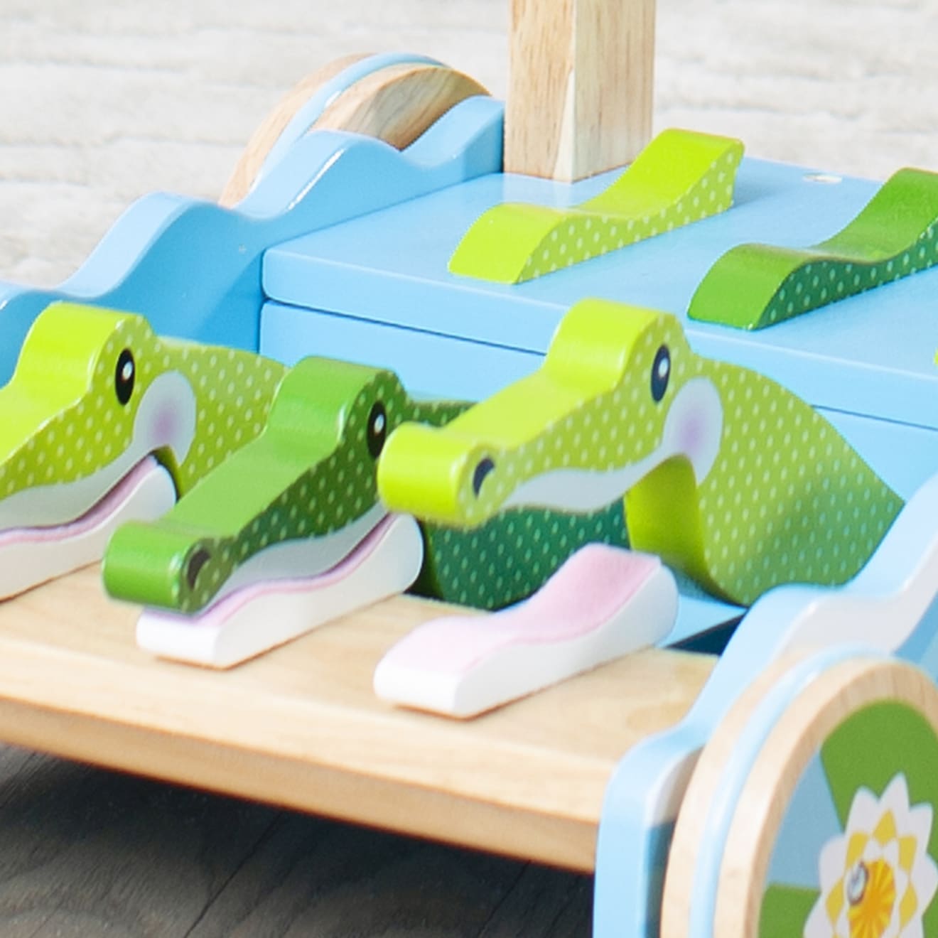 Melissa & Doug First Play Chomp & Clack Alligator Push Toy - Image 7