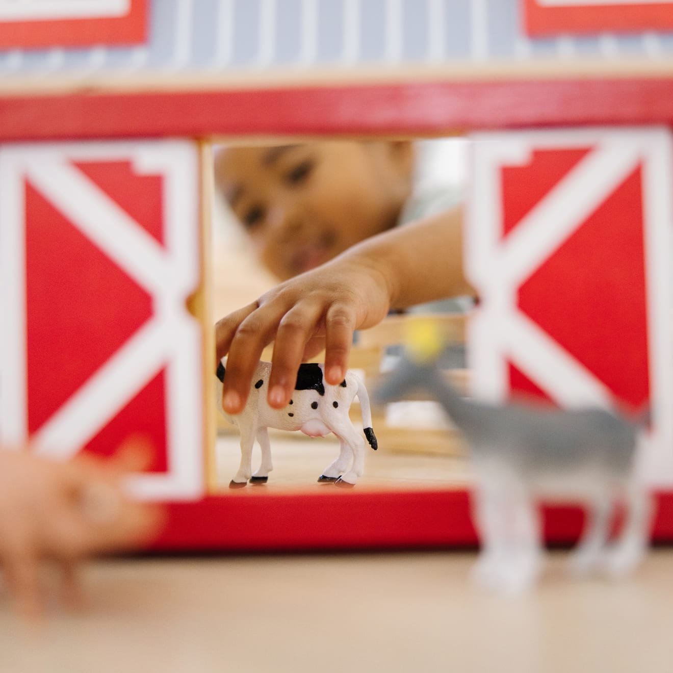 Melissa & Doug Wooden Fold & Go Barn - Image 7