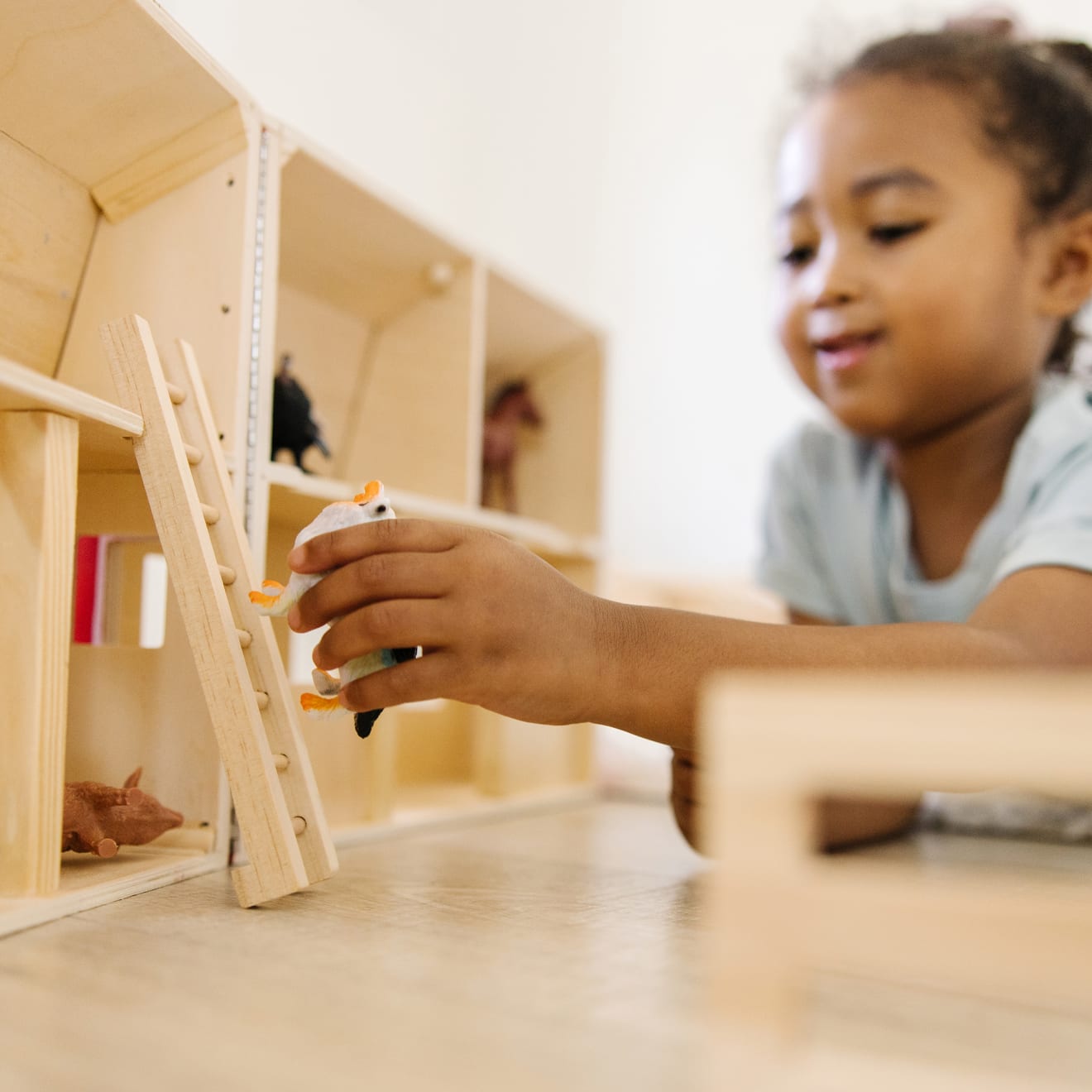 Melissa & Doug Wooden Fold & Go Barn - Image 5