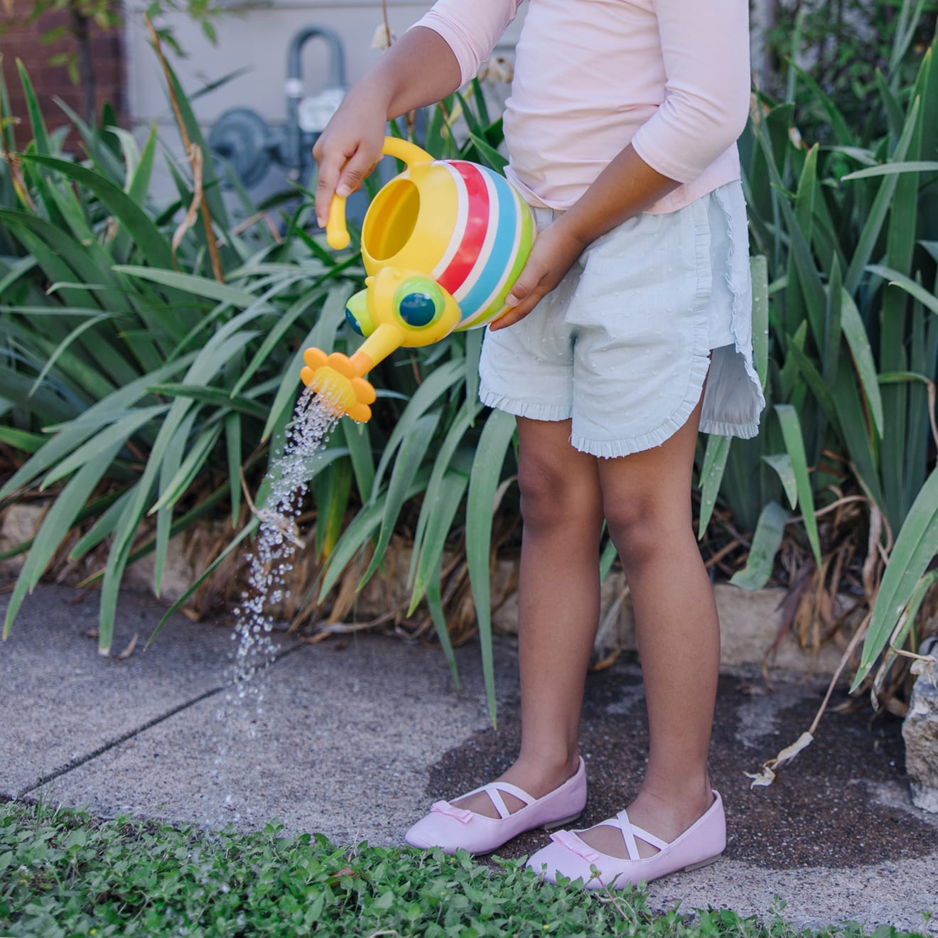 Melissa & Doug Giddy Buggy Watering Can - Image 7