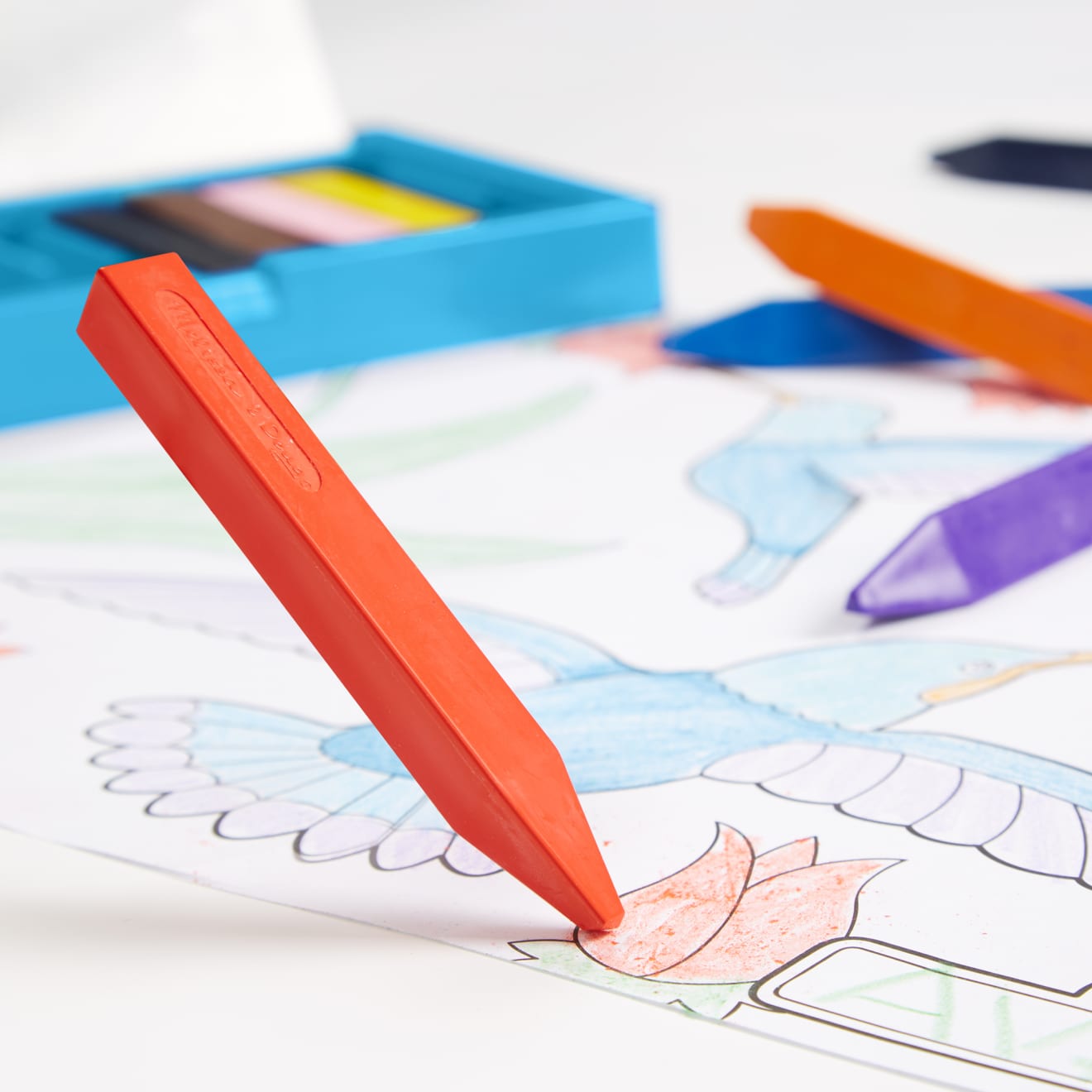 Melissa & Doug Jumbo Triangular Crayons - Image 9