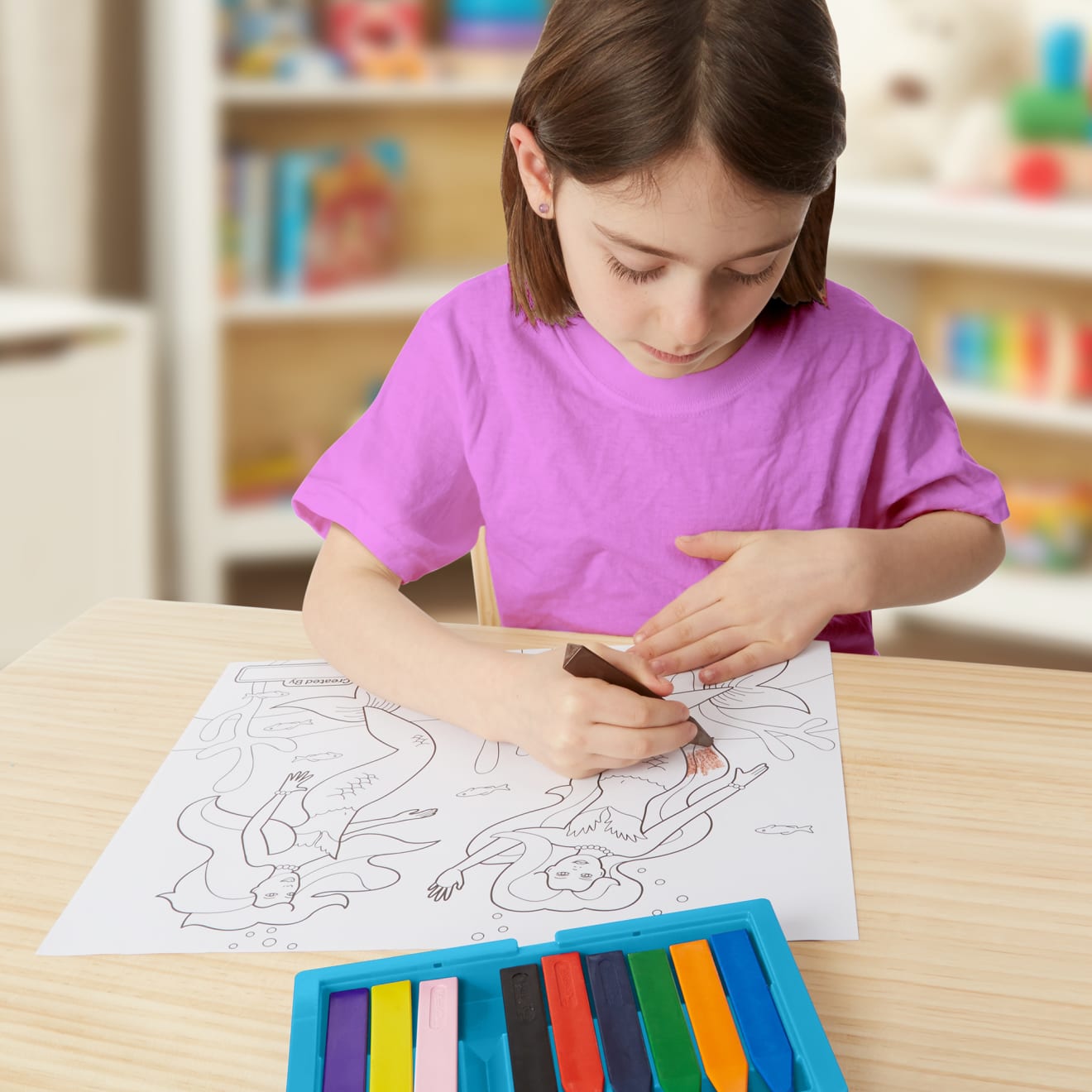 Melissa & Doug Jumbo Triangular Crayons - Image 2