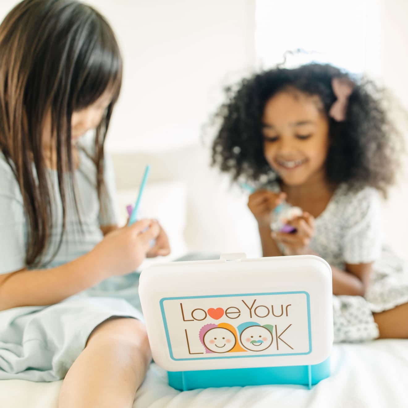 Melissa & Doug LOVE YOUR LOOK - Makeup Kit Play Set - Image 2