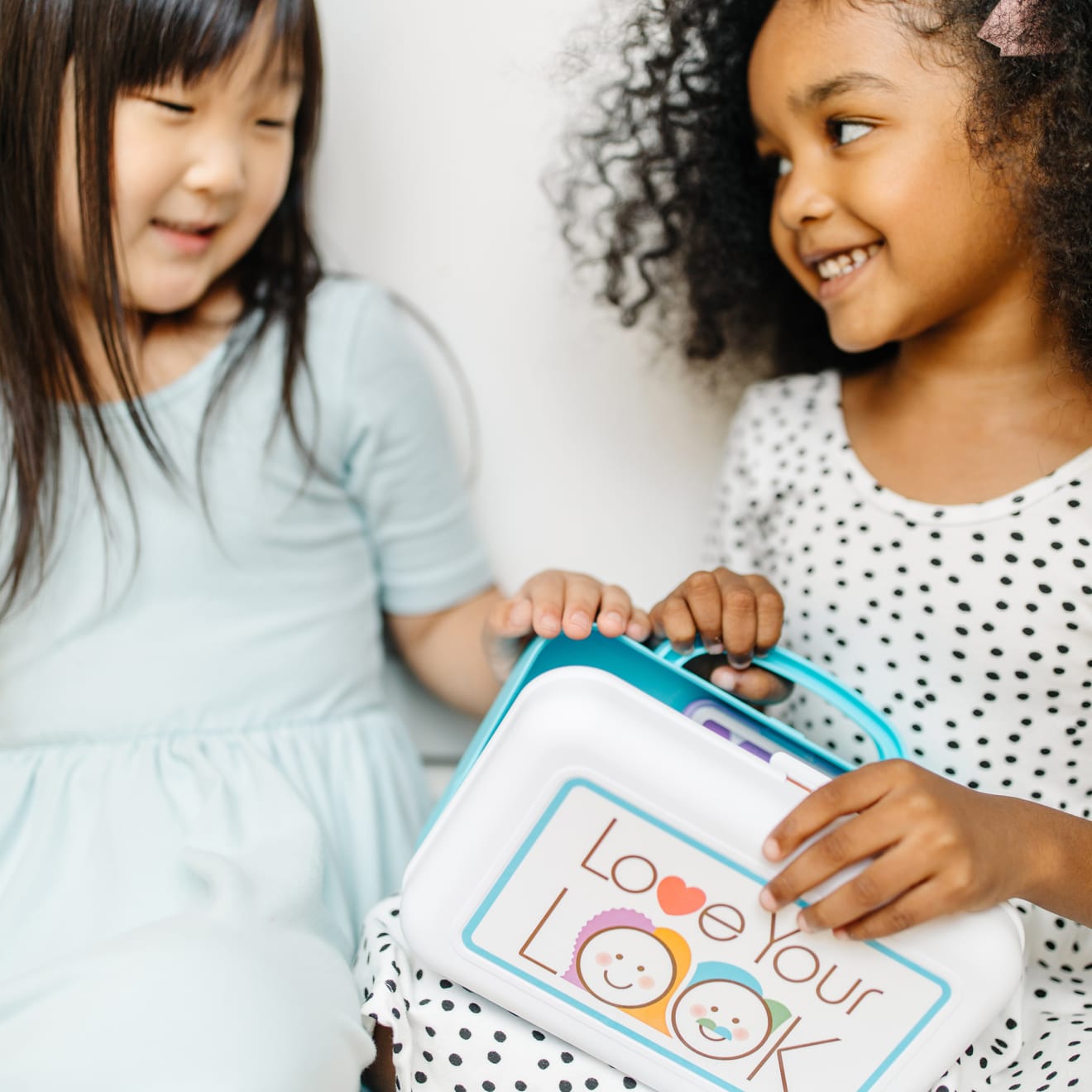 Melissa & Doug LOVE YOUR LOOK - Makeup Kit Play Set - Image 8