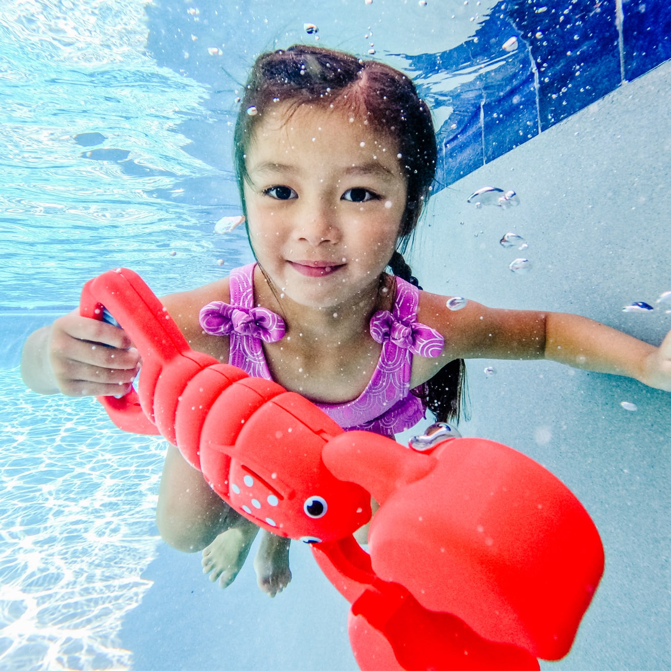 Melissa & Doug Louie Lobster Claw Catcher Pool Toy - Image 8