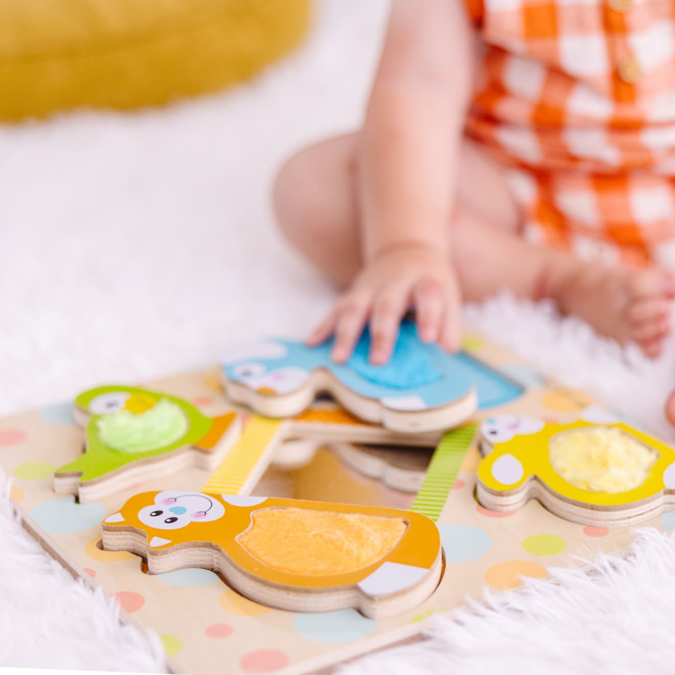 Melissa & Doug First Play Wooden Touch and Feel Puzzle Peek-a-Boo Pets With Mirror - Image 7