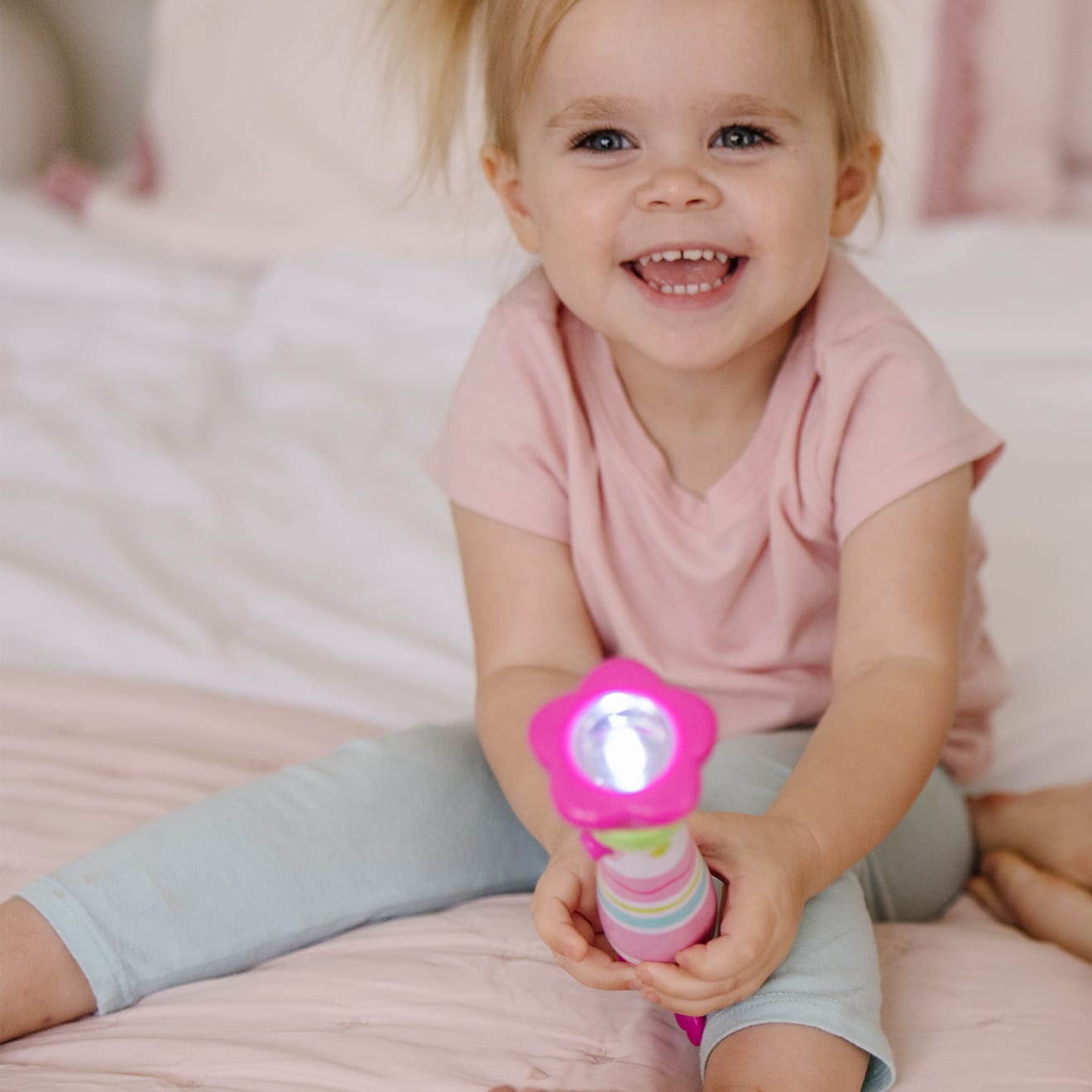 Melissa & Doug Pretty Petals Flashlight - Image 2