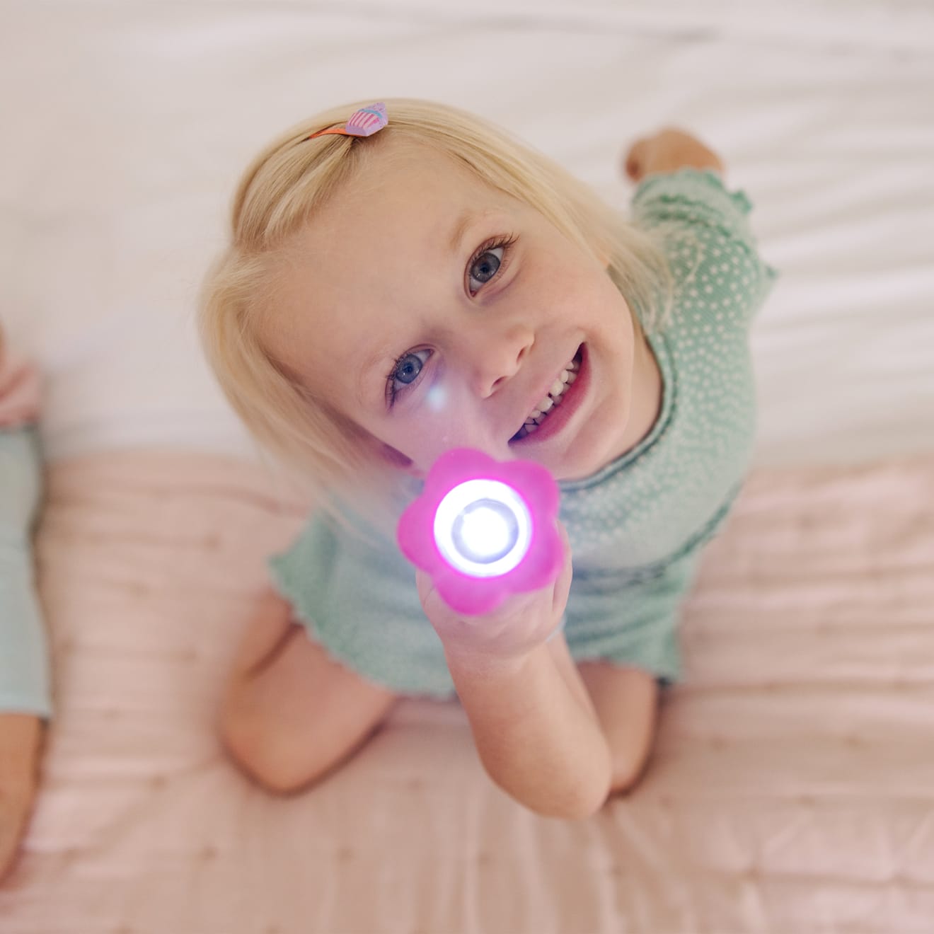 Melissa & Doug Pretty Petals Flashlight - Image 6