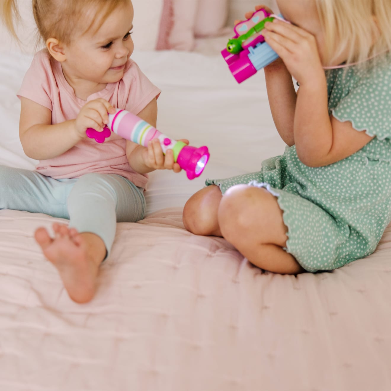 Melissa & Doug Pretty Petals Flashlight - Image 7