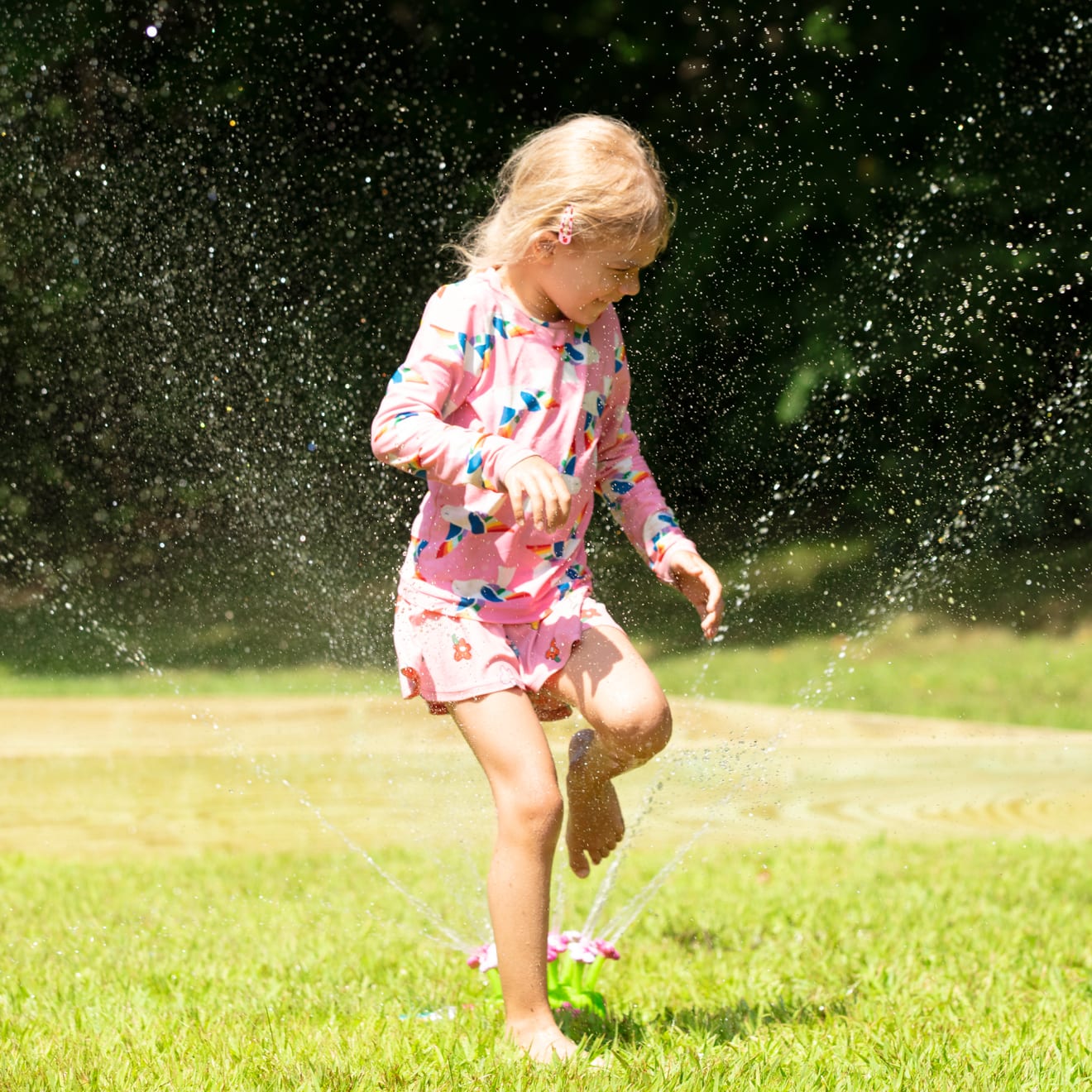 Melissa & Doug Pretty Petals Sprinkler - Image 6