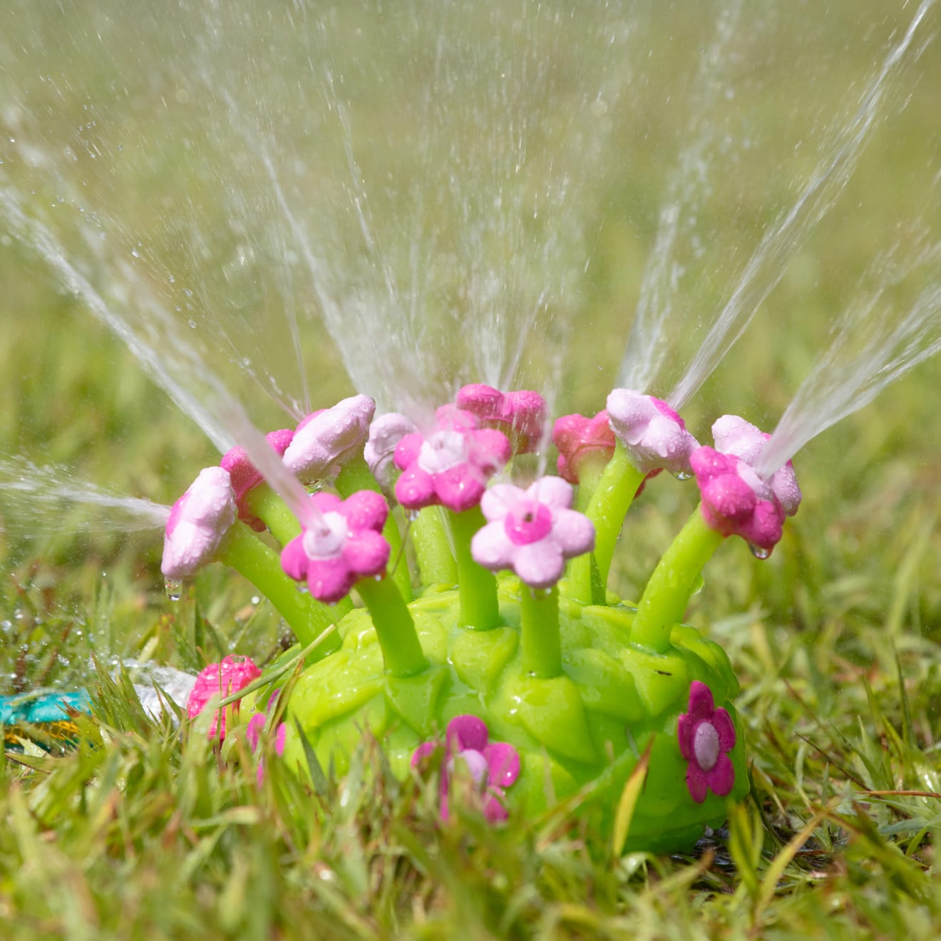 Melissa & Doug Pretty Petals Sprinkler - Image 9