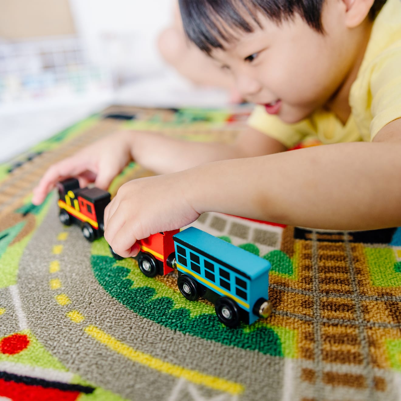 Melissa & Doug Round the Rails Train Rug - Image 2