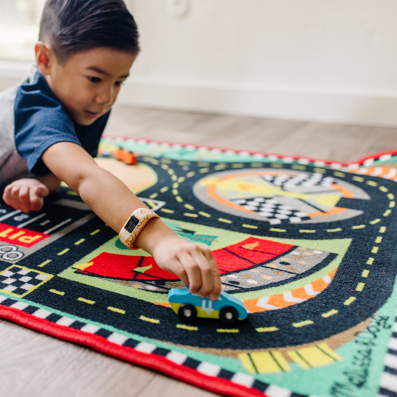 Melissa & Doug Round the Speedway Race Track Rug & Car Set - Image 6