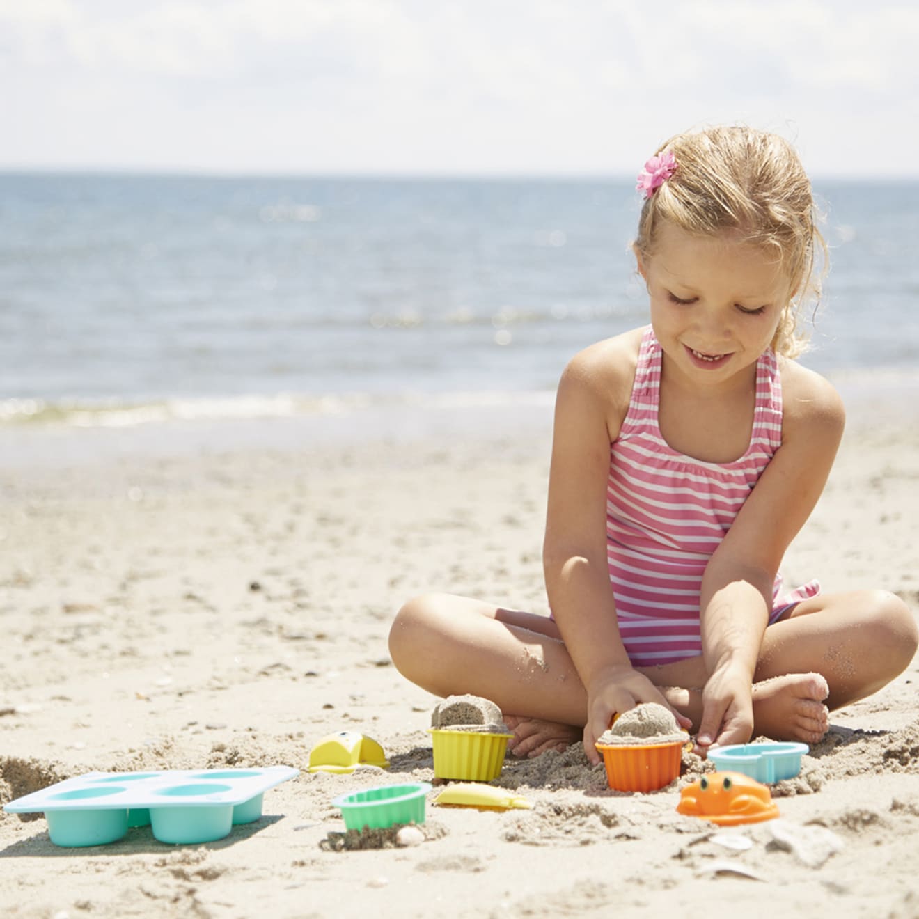 Melissa & Doug Seaside Sidekicks Sand Cupcake Set - Image 2