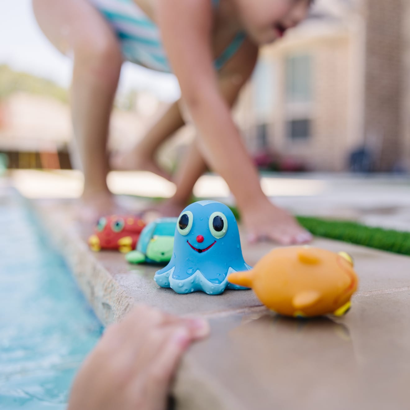 Melissa & Doug Seaside Sidekicks Squirters Water Toys - Image 5