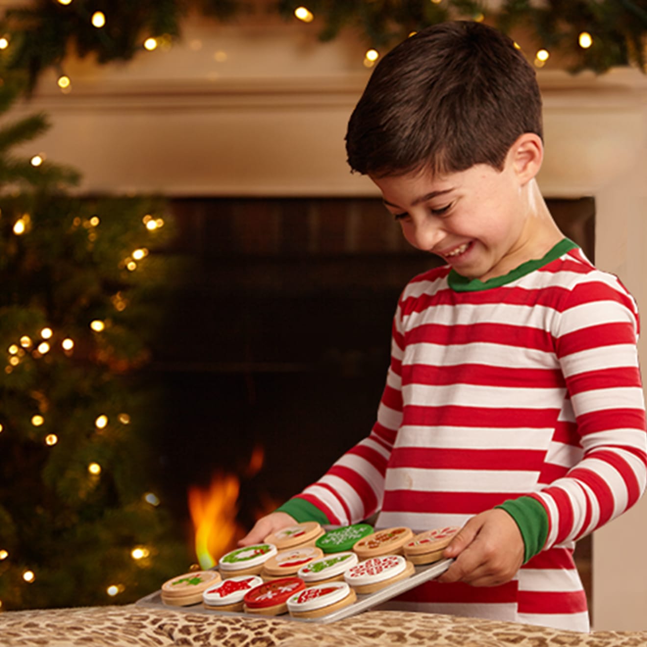 Melissa & Doug Slice & Bake Christmas Cookie Play Set - Image 5