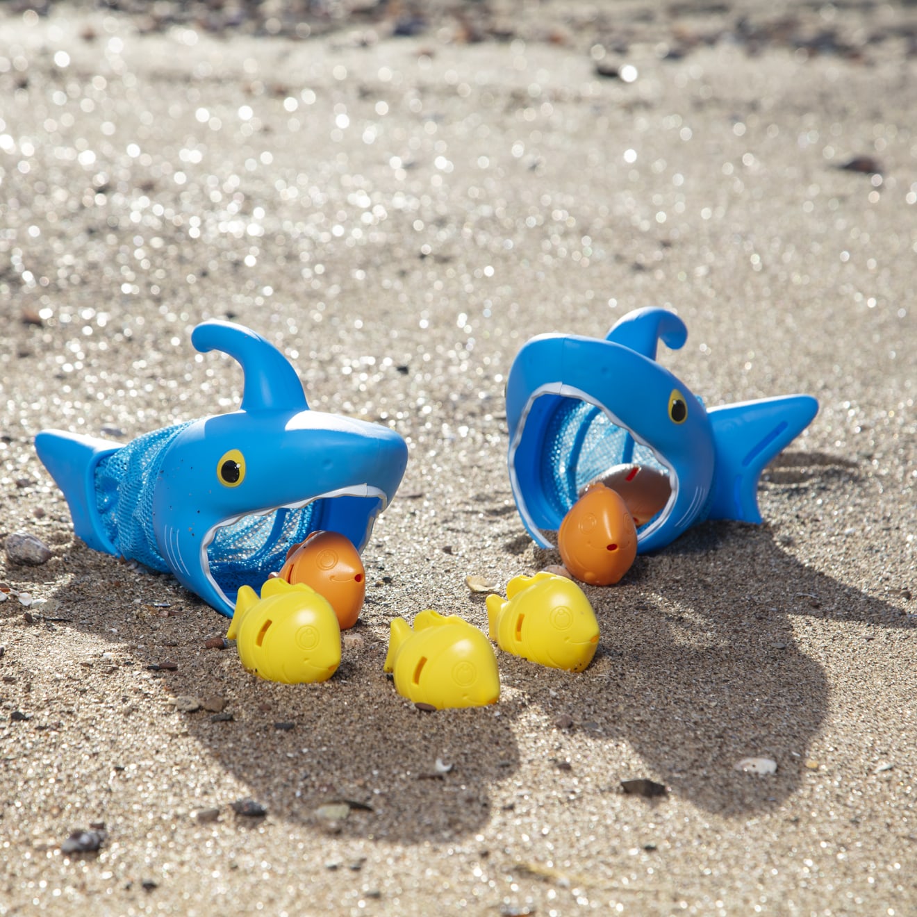 Melissa & Doug Spark Shark Fish Hunt Pool Toy - Image 9