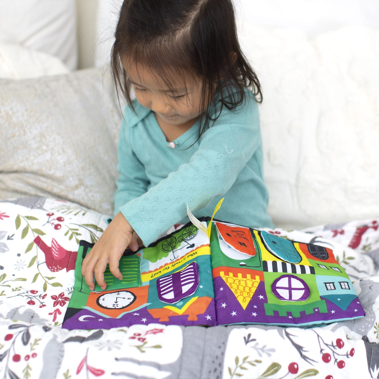 Melissa & Doug K??s Kids Soft Activity Book - The Wonderful World of Peekaboo! - Image 6