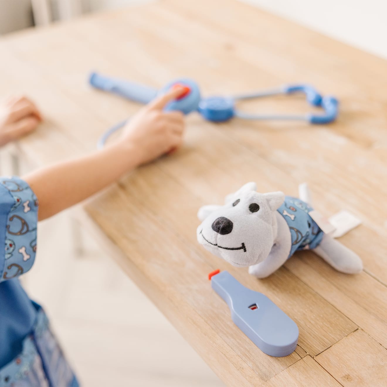 Melissa & Doug Veterinarian Role Play Costume Set - Image 5