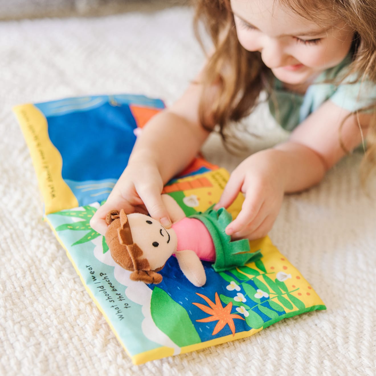 Melissa & Doug K??s Kids Soft Activity Book - What Should I Wear? - Image 2